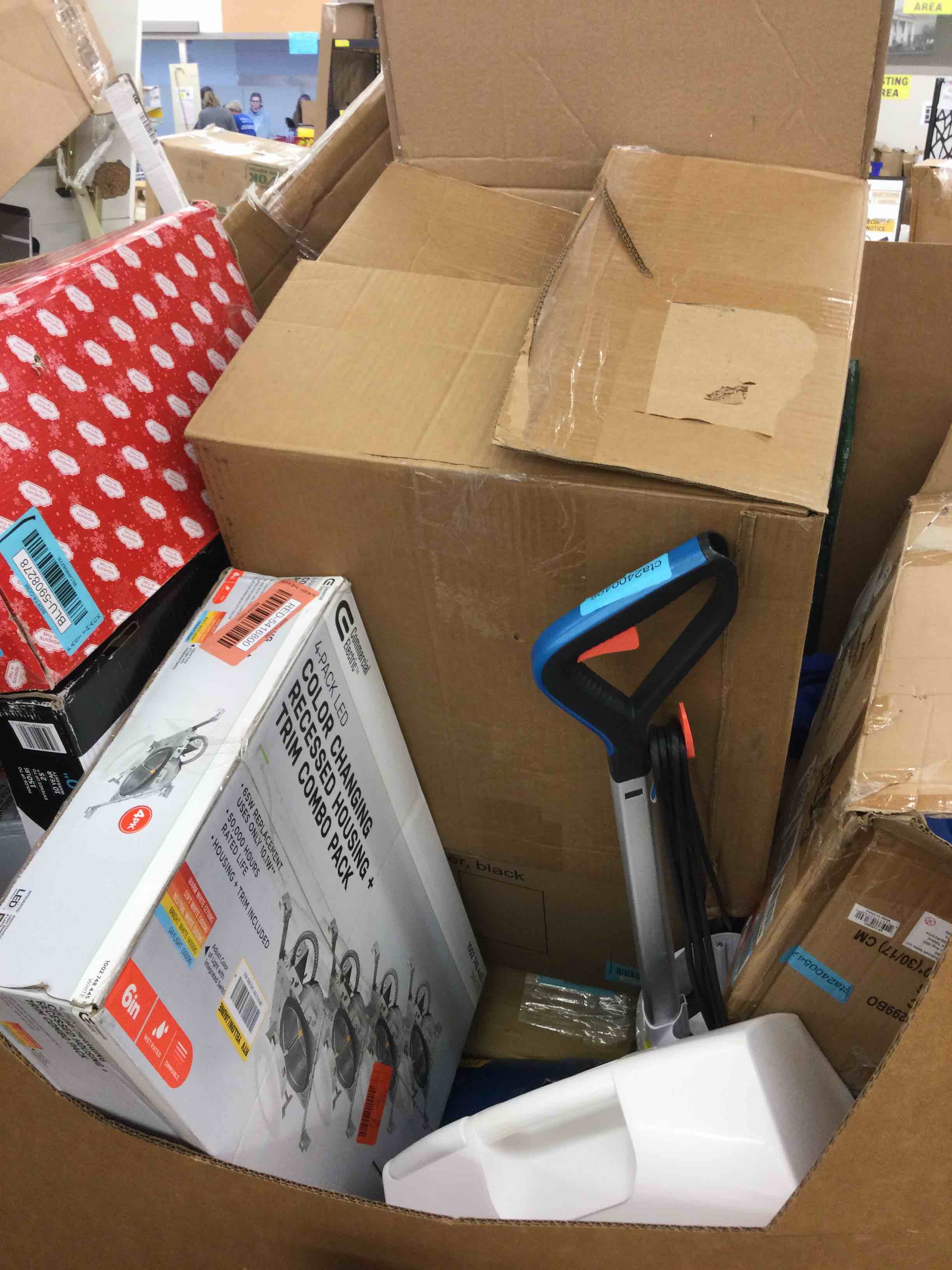 https://s3.amazonaws.com/lotting-images-prod/bidfta/BLU4452582_1712353677331.jpeg