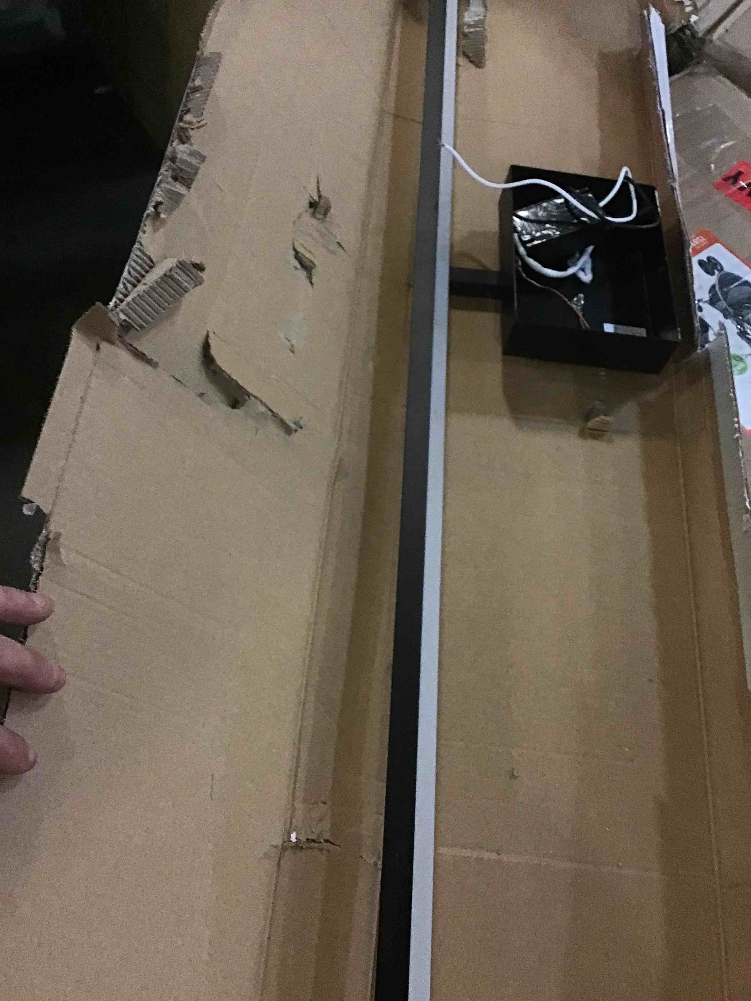 https://s3.amazonaws.com/lotting-images-prod/bidfta/BLU4489490_1680891759013.jpeg