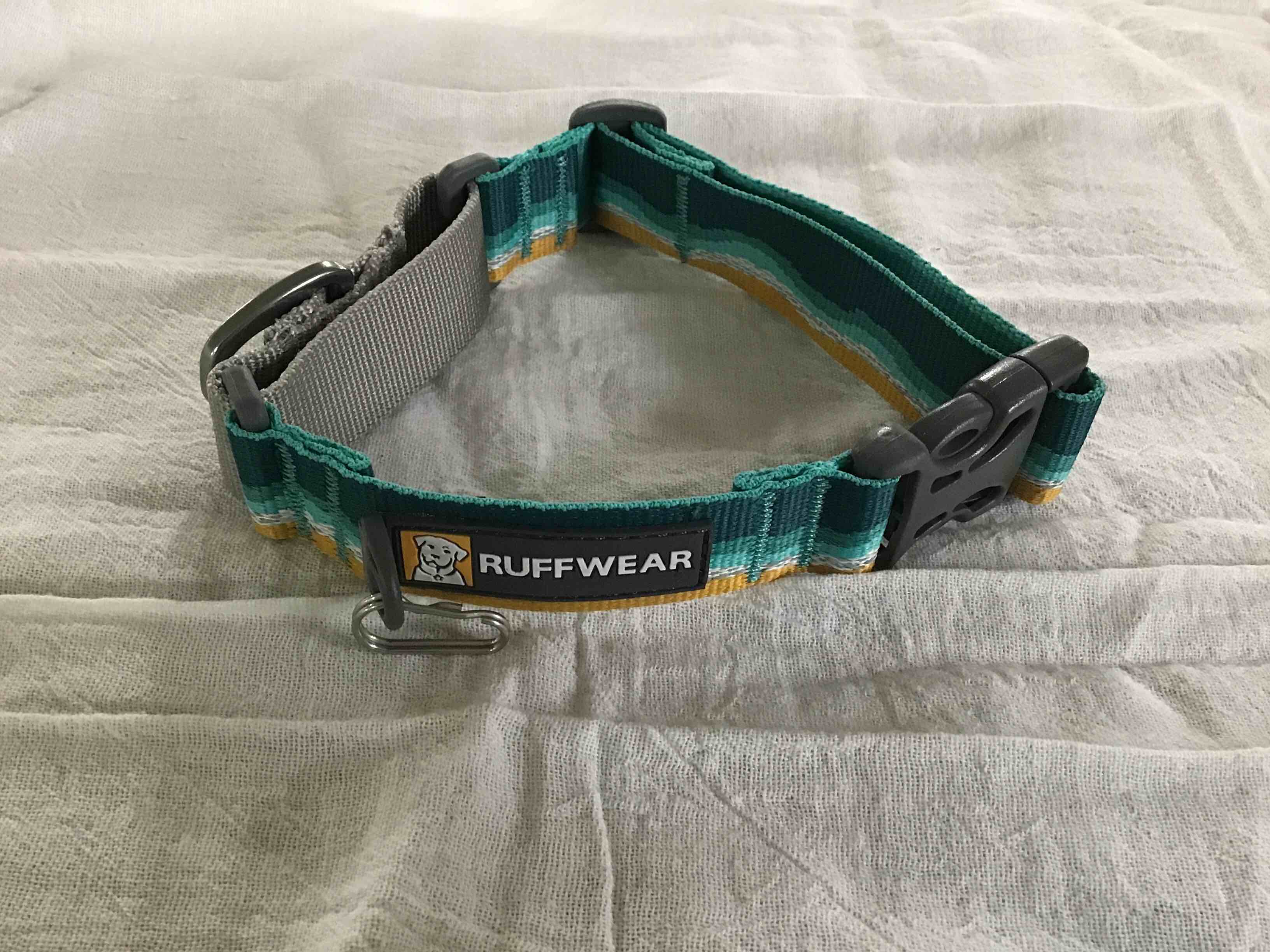 https://s3.amazonaws.com/lotting-images-prod/bidfta/BLU4497022_1682425113969.jpeg