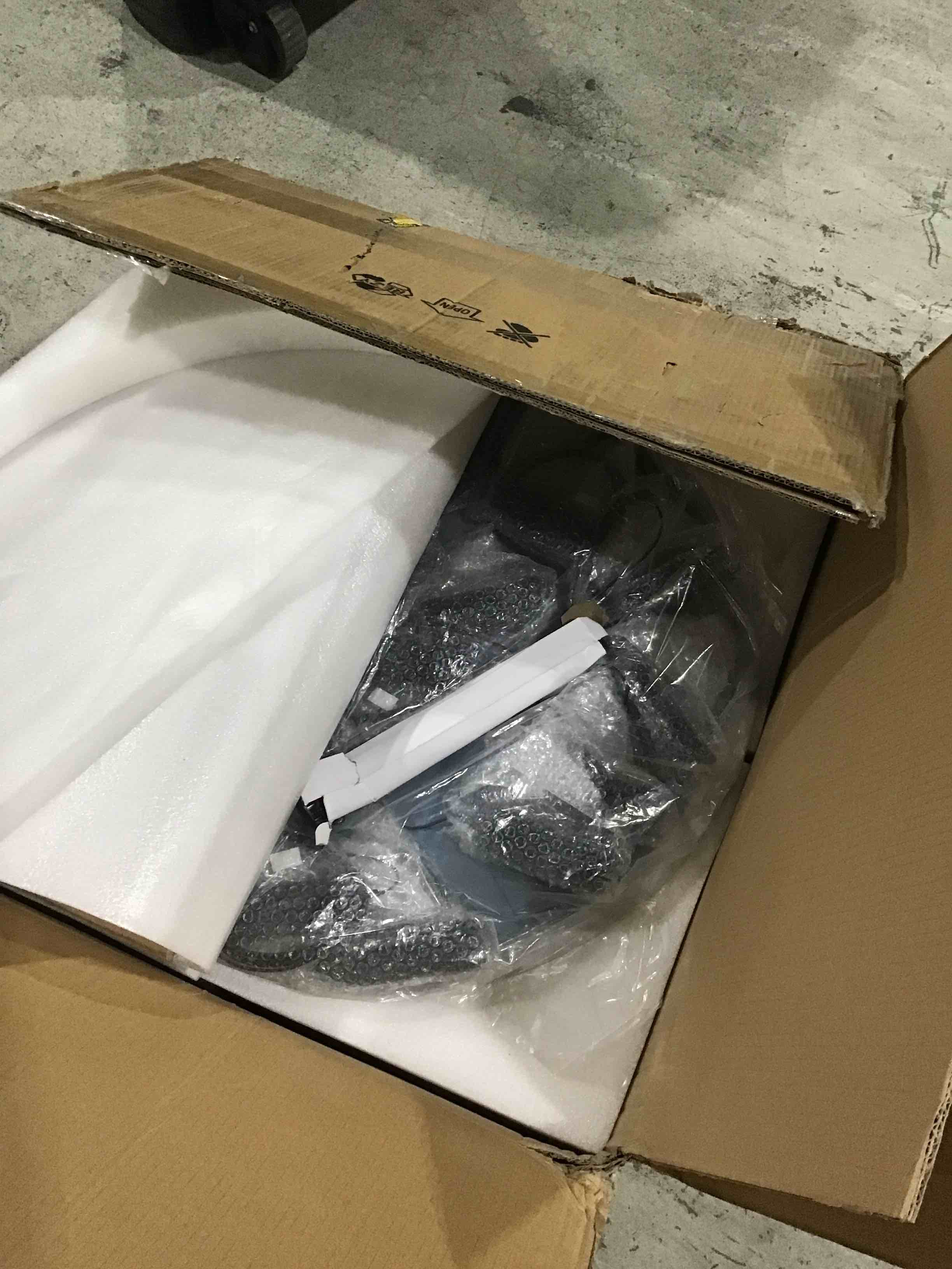 https://s3.amazonaws.com/lotting-images-prod/bidfta/BLU4514058_1695479720108.jpeg