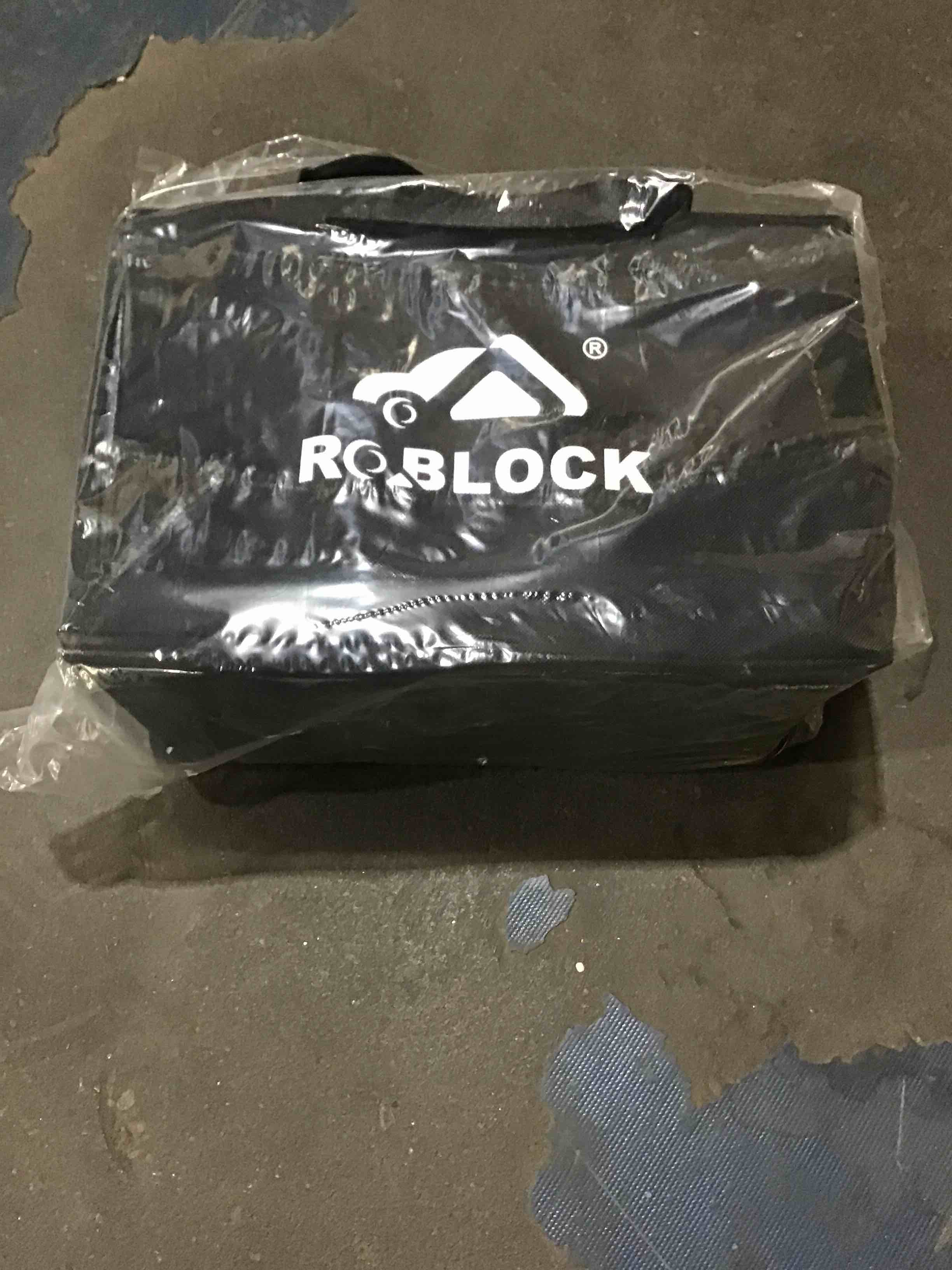 https://s3.amazonaws.com/lotting-images-prod/bidfta/BLU4514539_1696525138896.jpeg