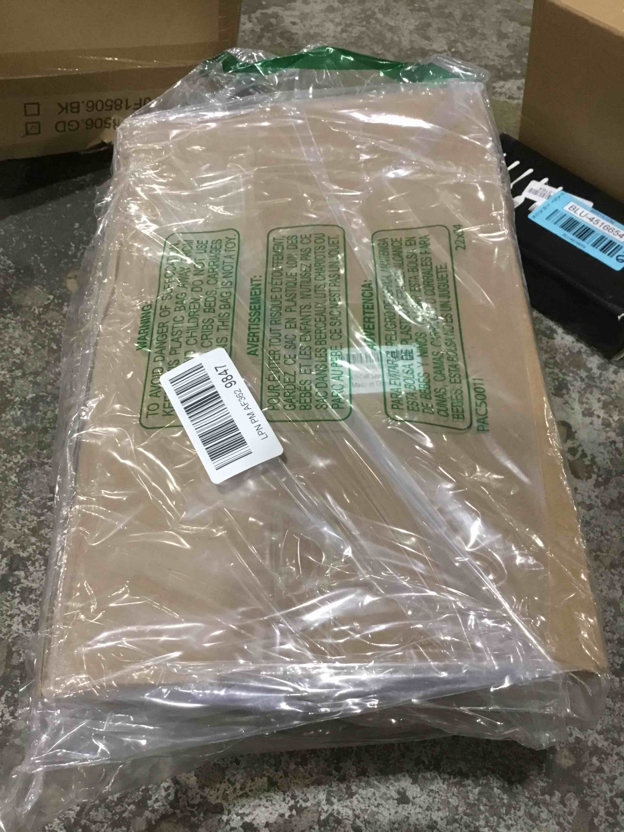 https://s3.amazonaws.com/lotting-images-prod/bidfta/BLU4516645_1700154616464.jpeg