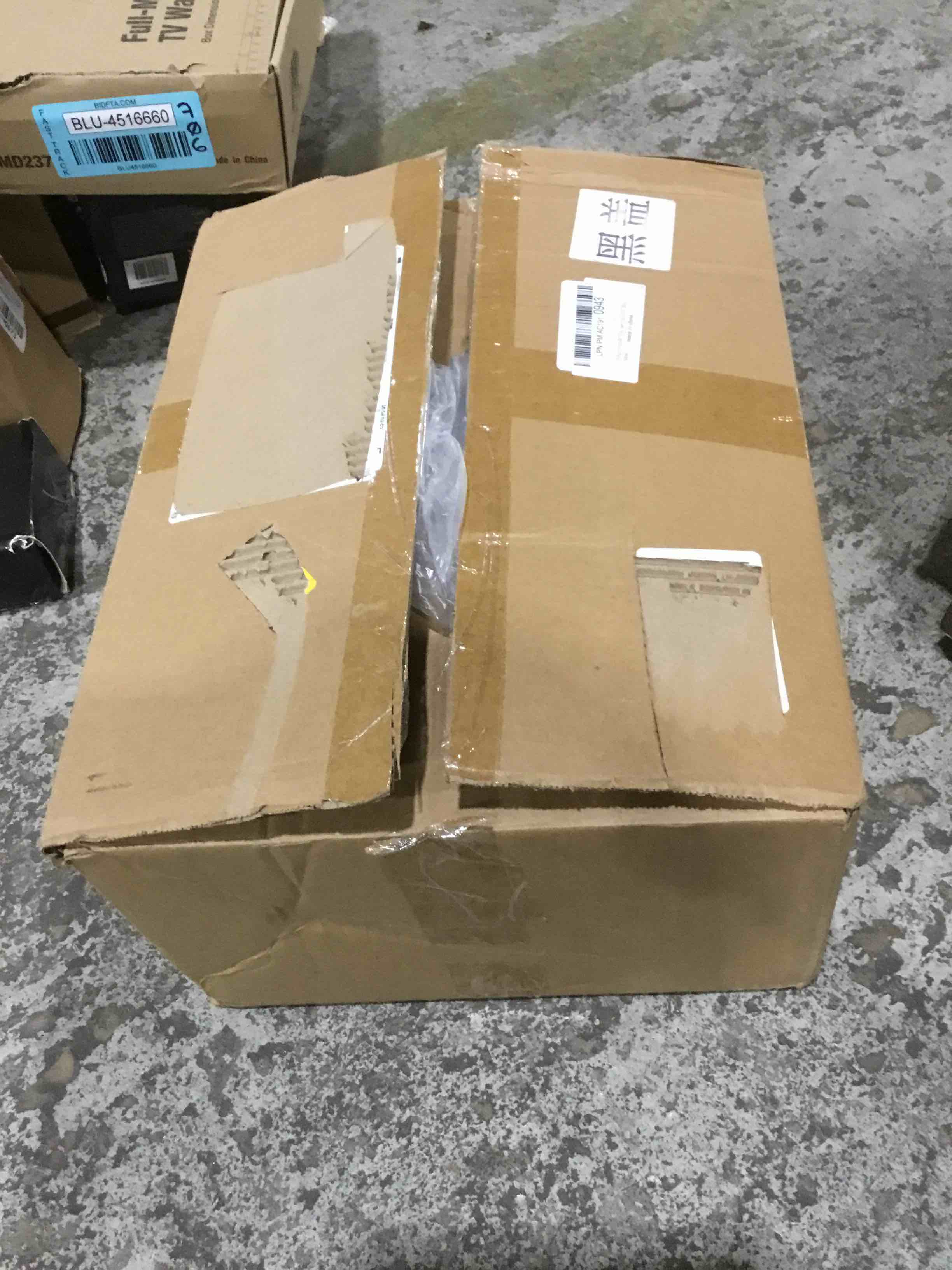 https://s3.amazonaws.com/lotting-images-prod/bidfta/BLU4516652_1700154318484.jpeg