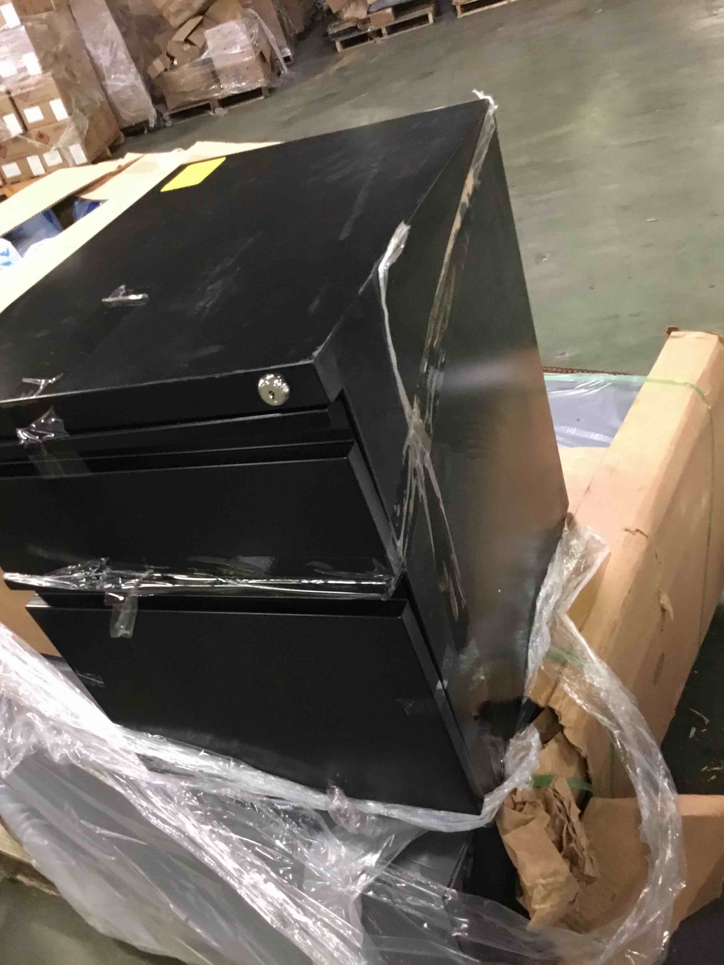https://s3.amazonaws.com/lotting-images-prod/bidfta/BLU4571604_1680182757014.jpeg
