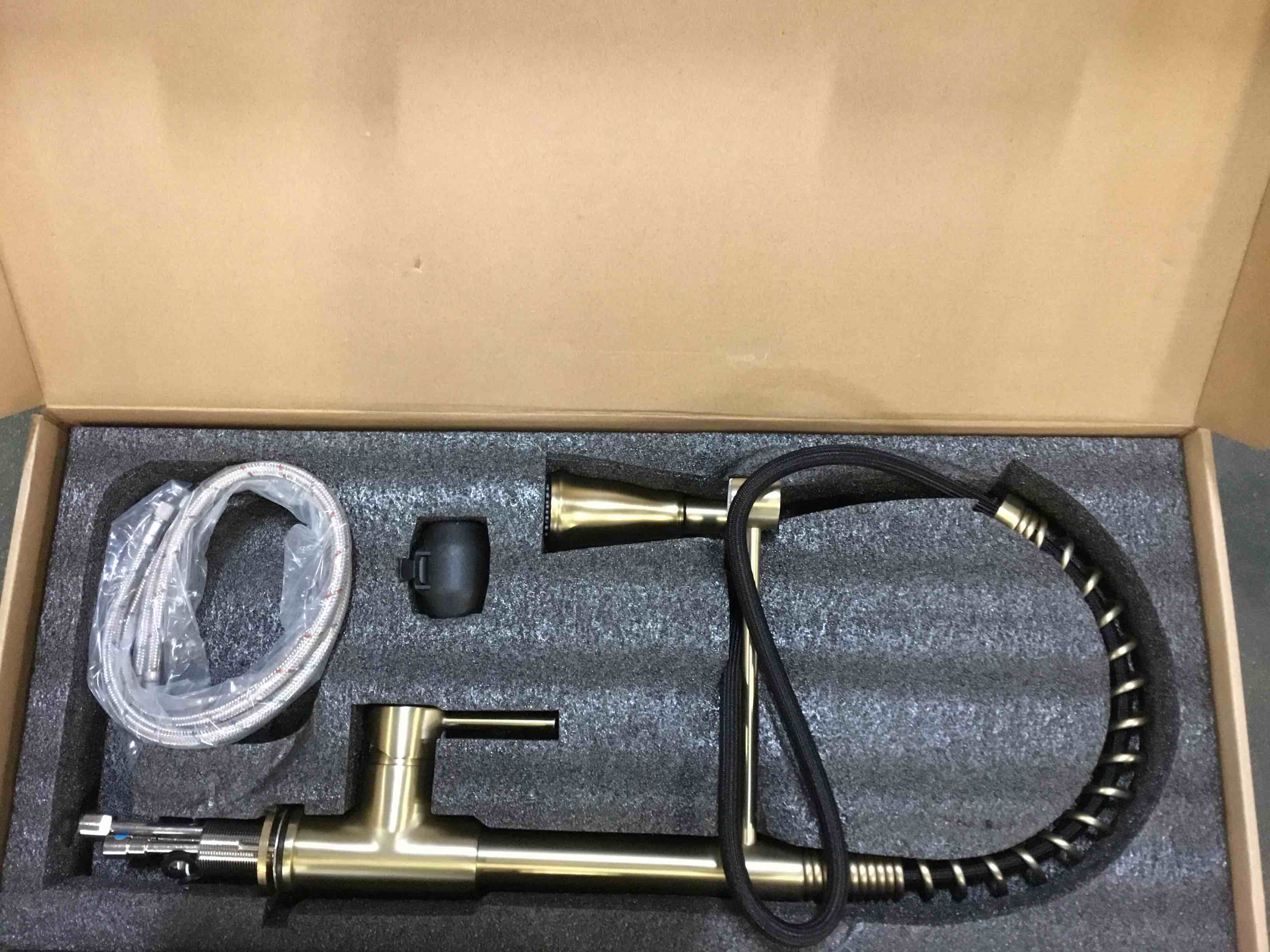 https://s3.amazonaws.com/lotting-images-prod/bidfta/BLU4582081_1686591965338.jpeg