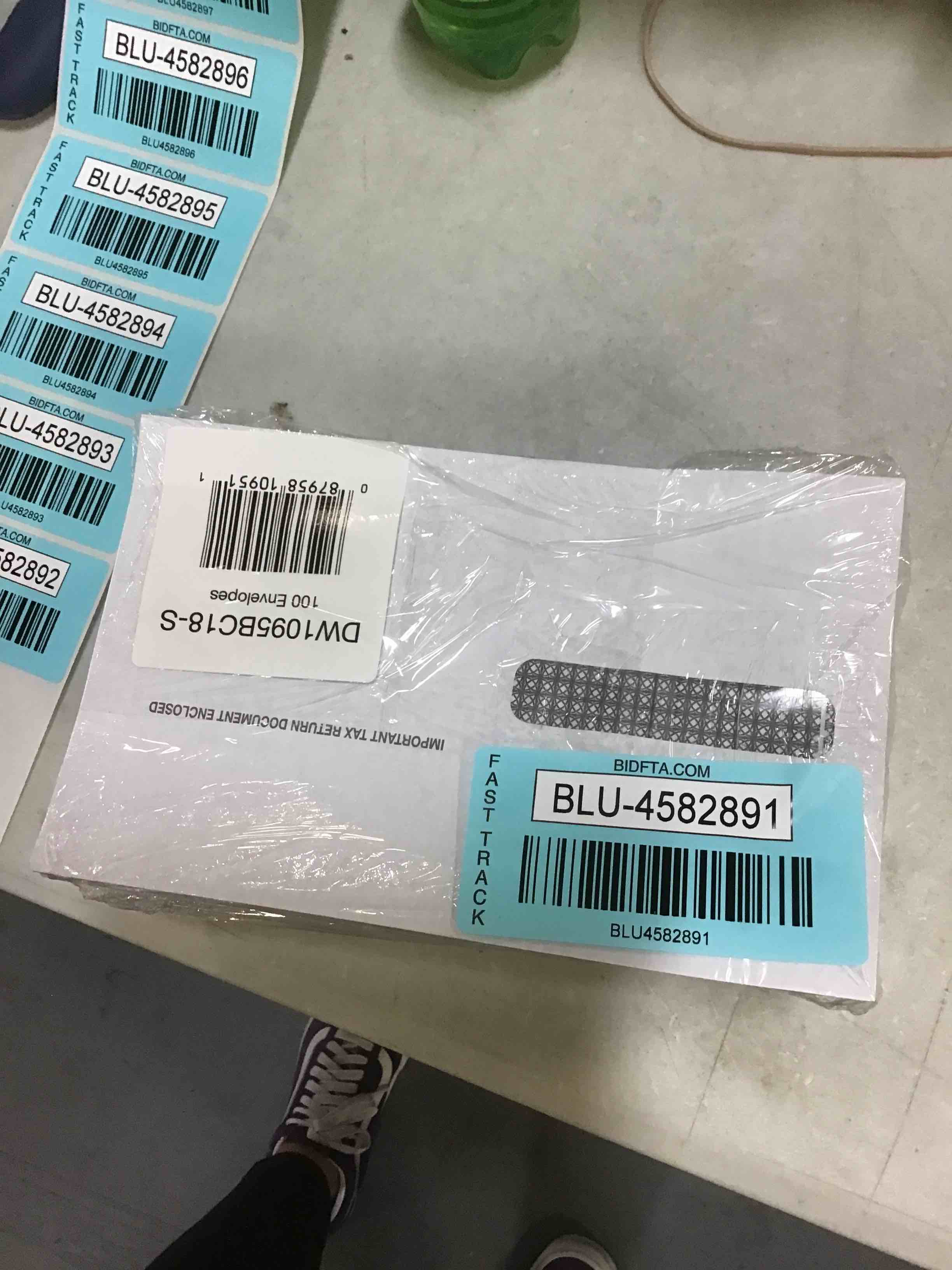 https://s3.amazonaws.com/lotting-images-prod/bidfta/BLU4582900_1680539813733.jpeg