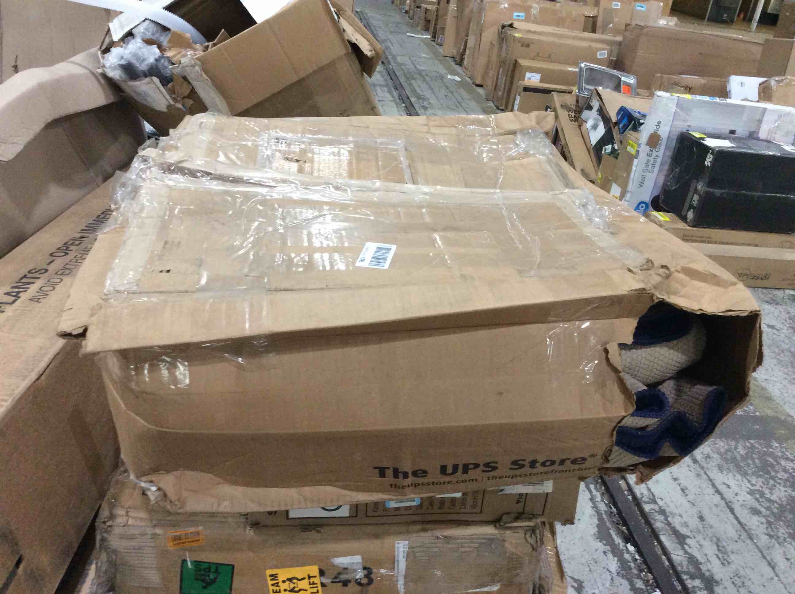 https://s3.amazonaws.com/lotting-images-prod/bidfta/BLU4666522_1690909999442.jpeg