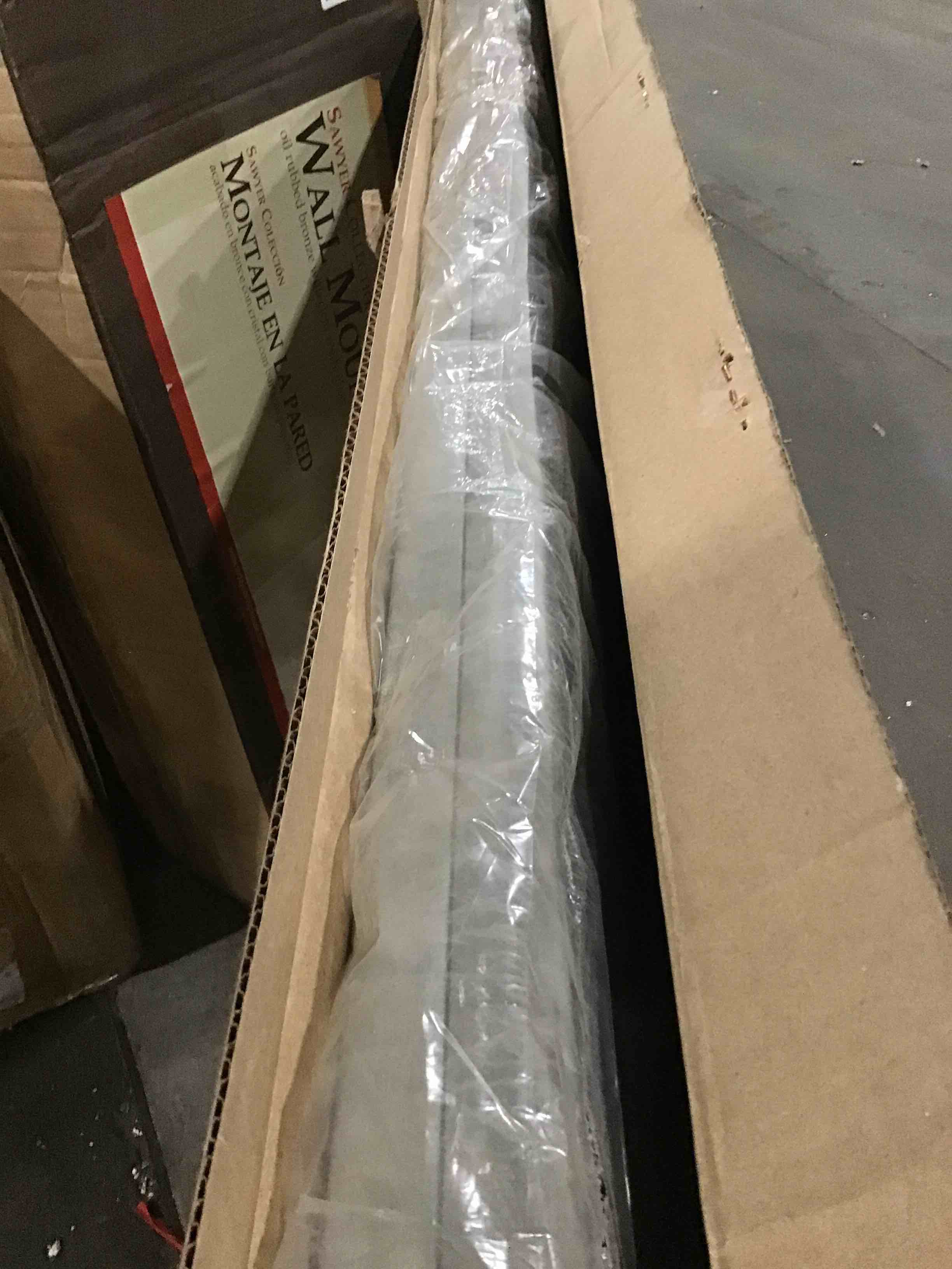 https://s3.amazonaws.com/lotting-images-prod/bidfta/BLU4669550_1692631742877.jpeg