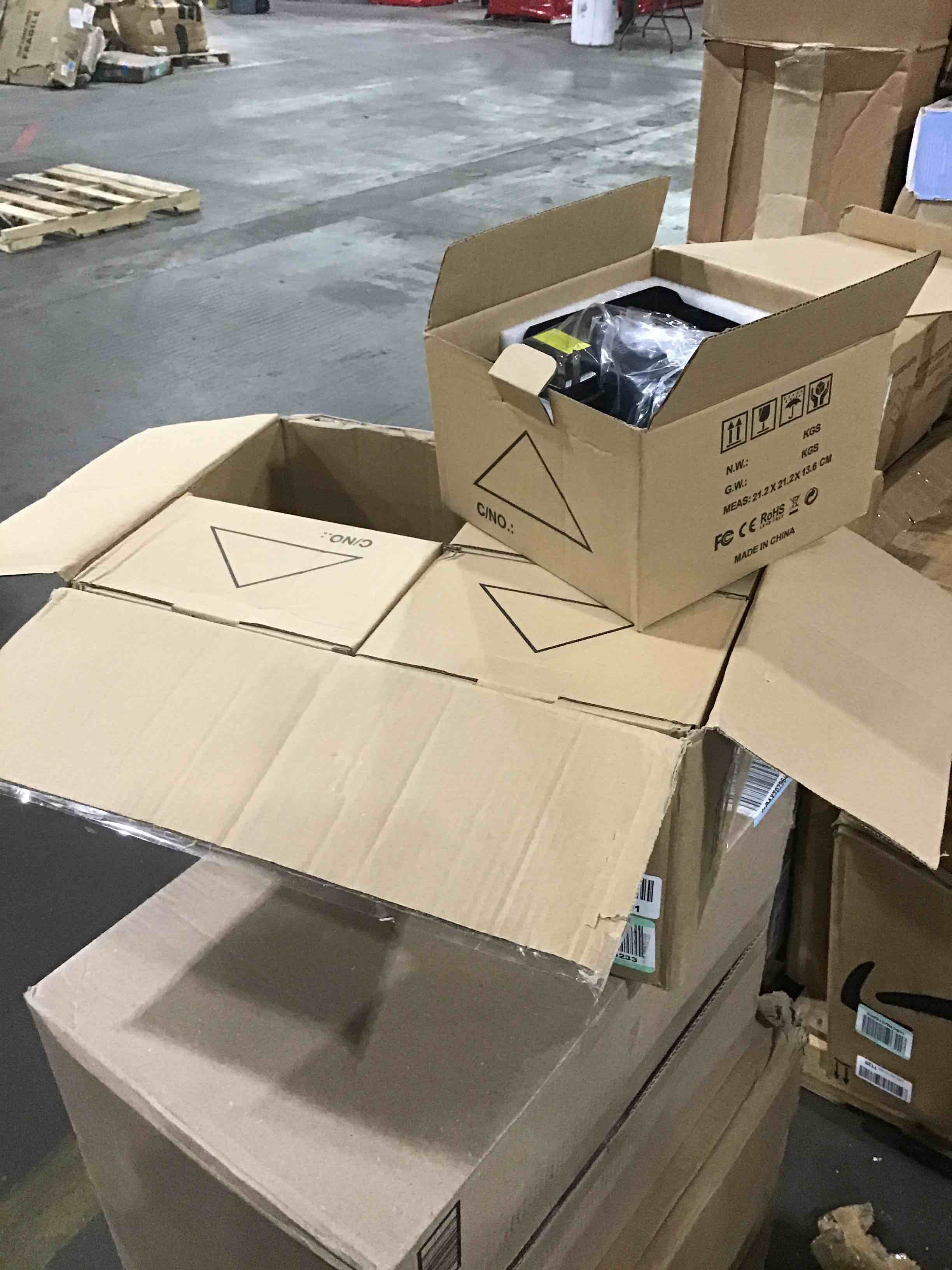 https://s3.amazonaws.com/lotting-images-prod/bidfta/BLU4669636_1692718912772.jpeg