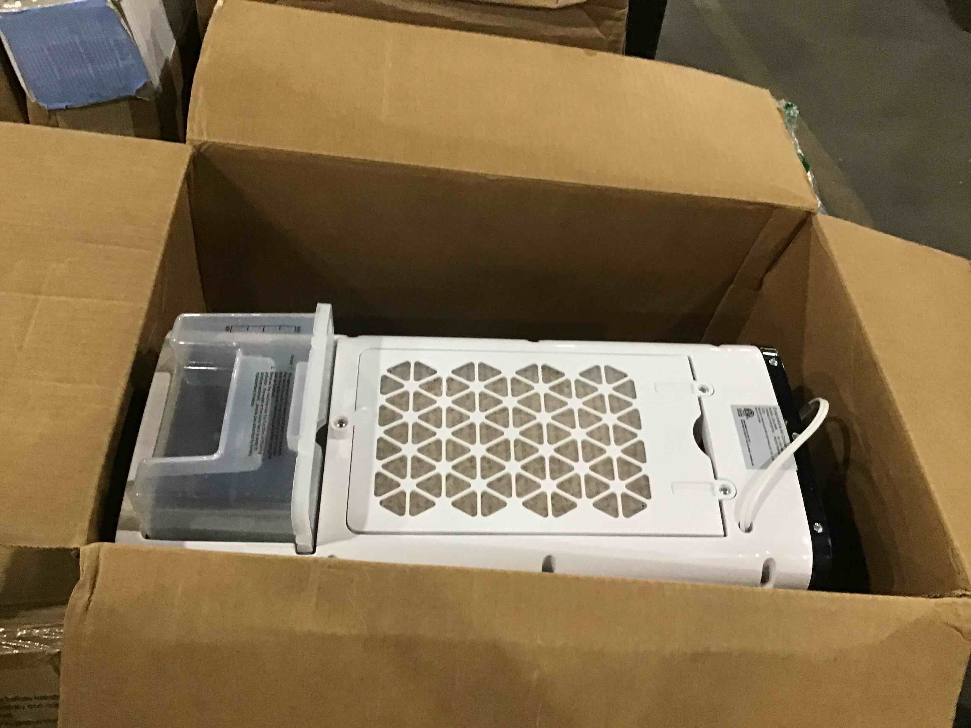 https://s3.amazonaws.com/lotting-images-prod/bidfta/BLU4669646_1692722606037.jpeg