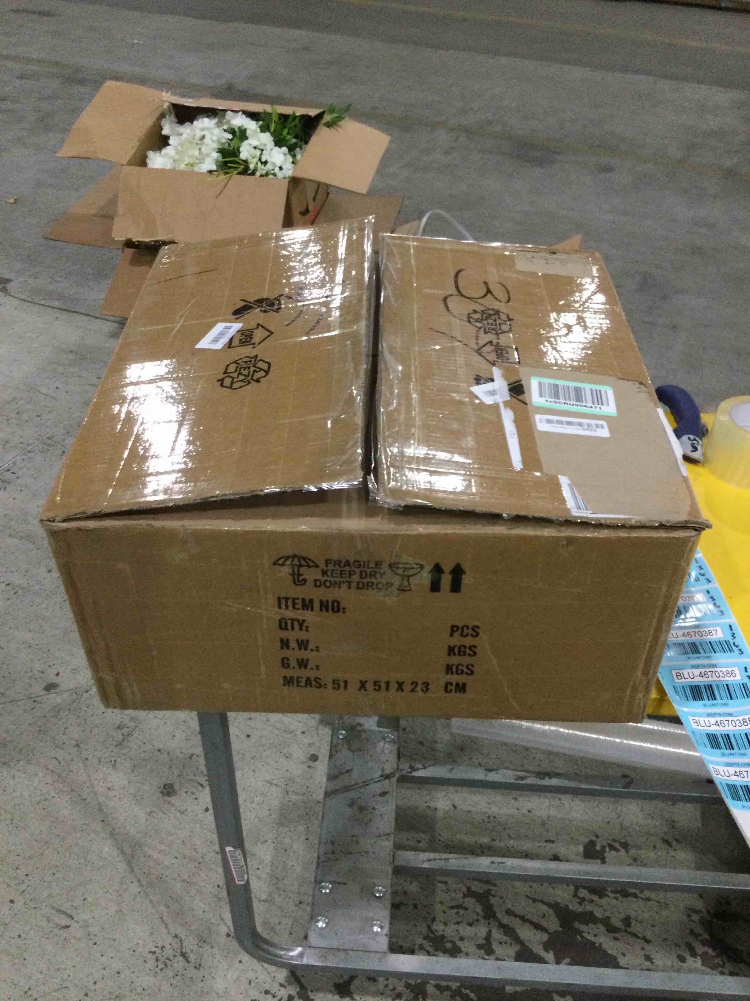https://s3.amazonaws.com/lotting-images-prod/bidfta/BLU4670384_1685462514331.jpeg