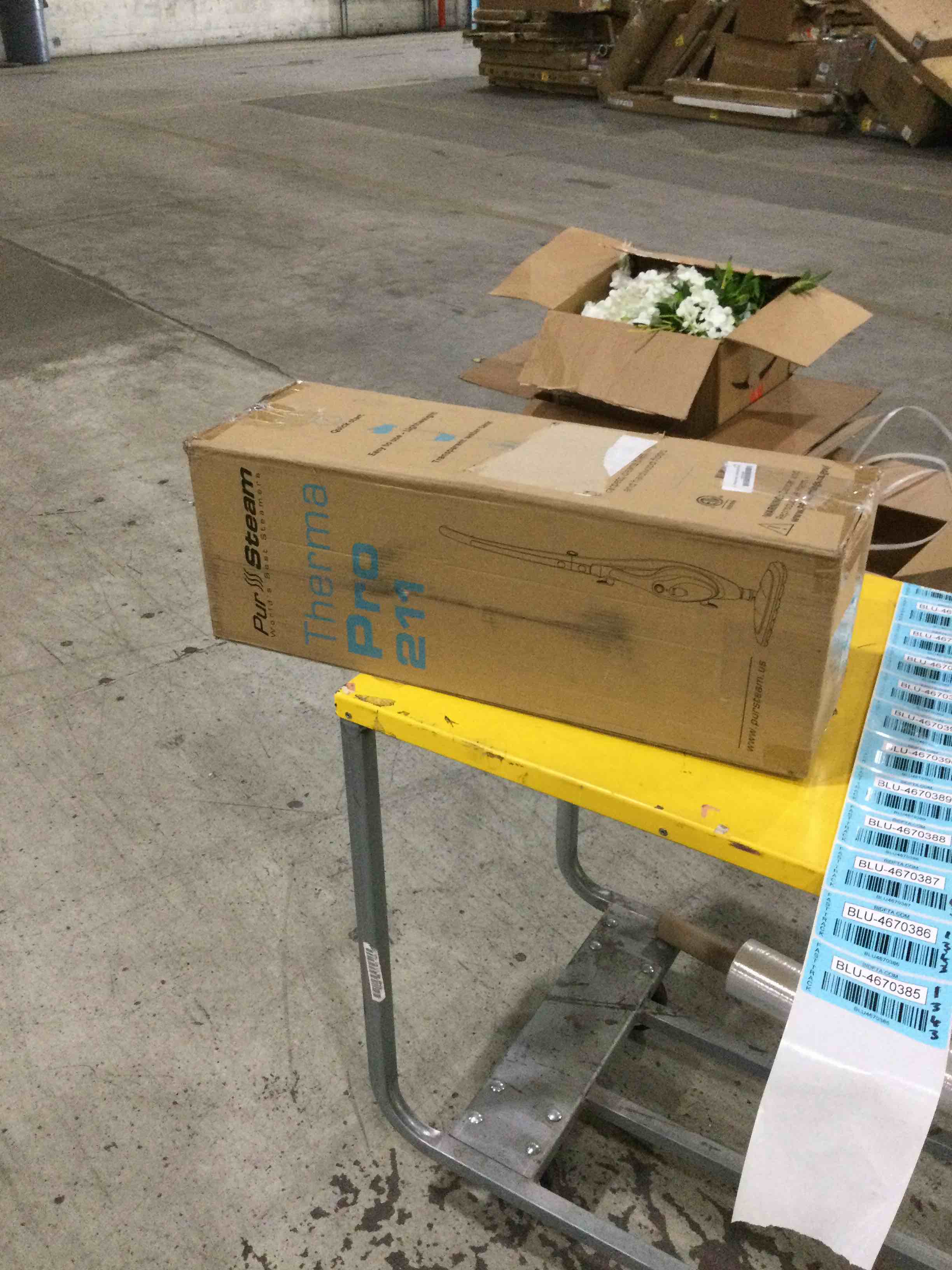 https://s3.amazonaws.com/lotting-images-prod/bidfta/BLU4670385_1685462668575.jpeg