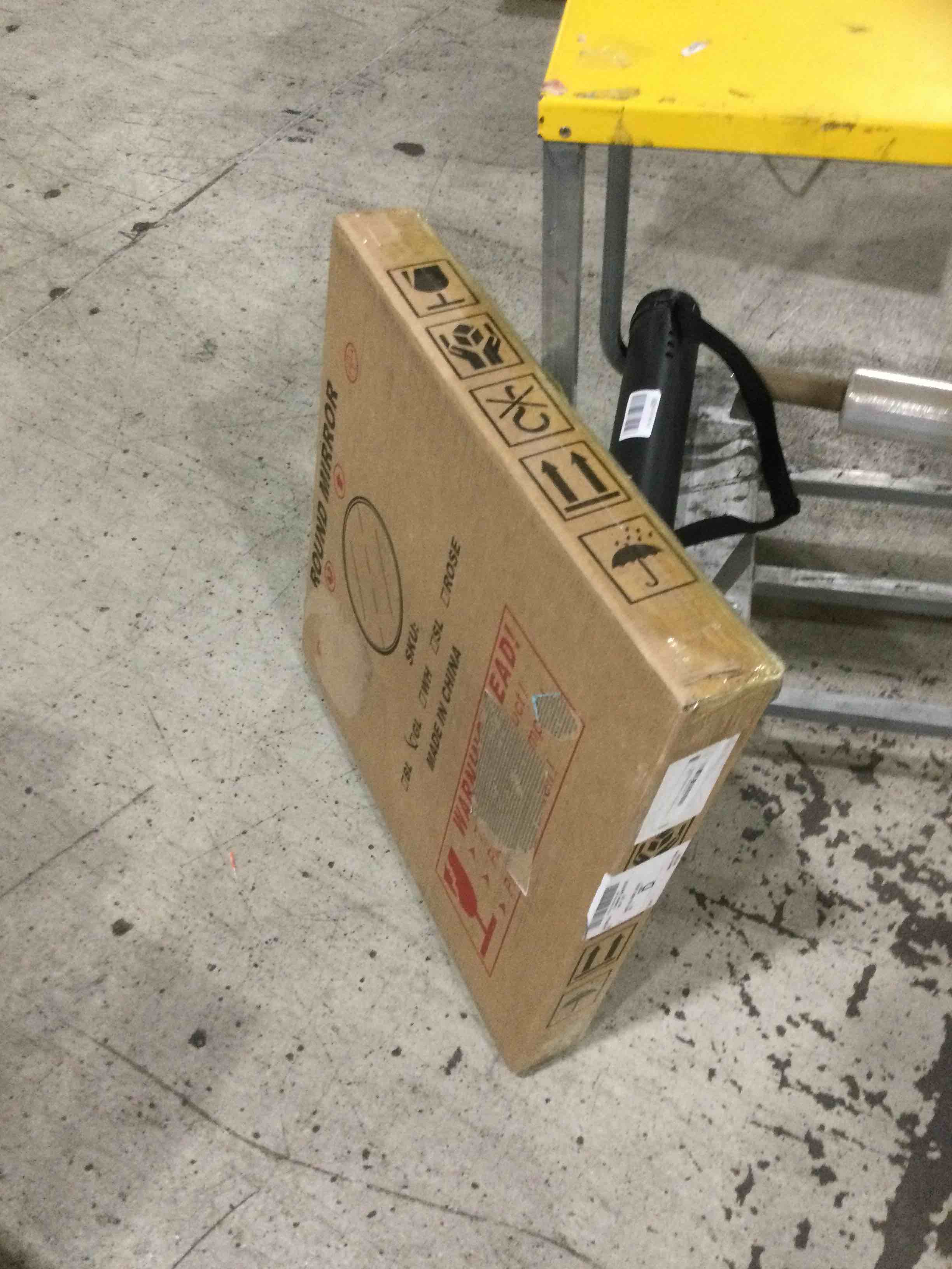 https://s3.amazonaws.com/lotting-images-prod/bidfta/BLU4670391_1685463979495.jpeg