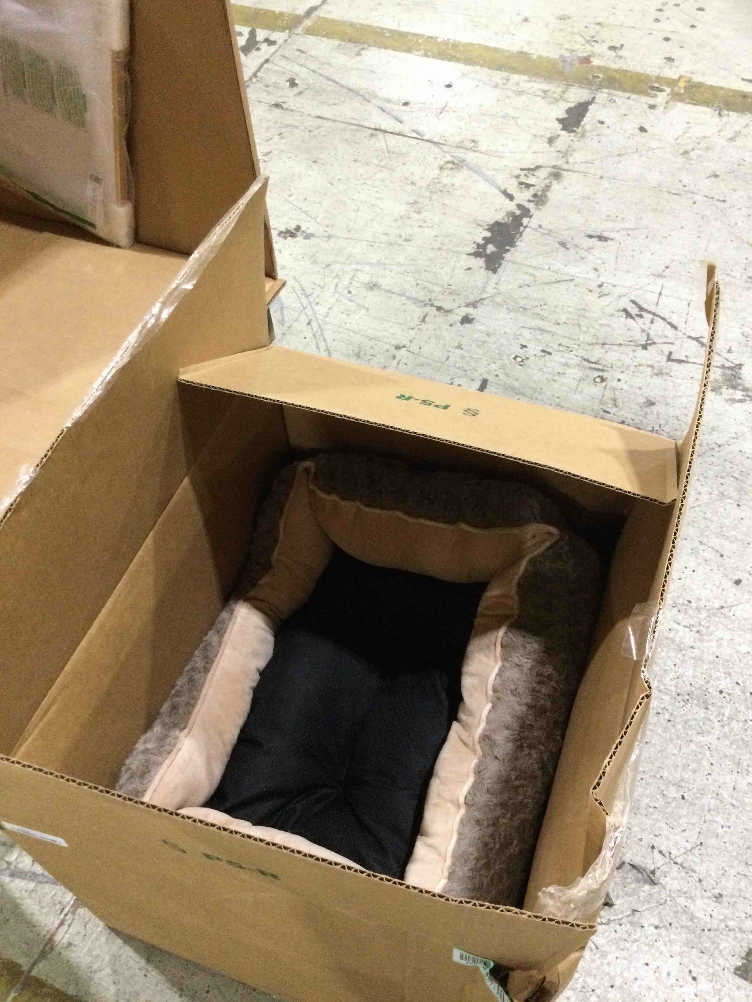 https://s3.amazonaws.com/lotting-images-prod/bidfta/BLU4670401_1685469711003.jpeg