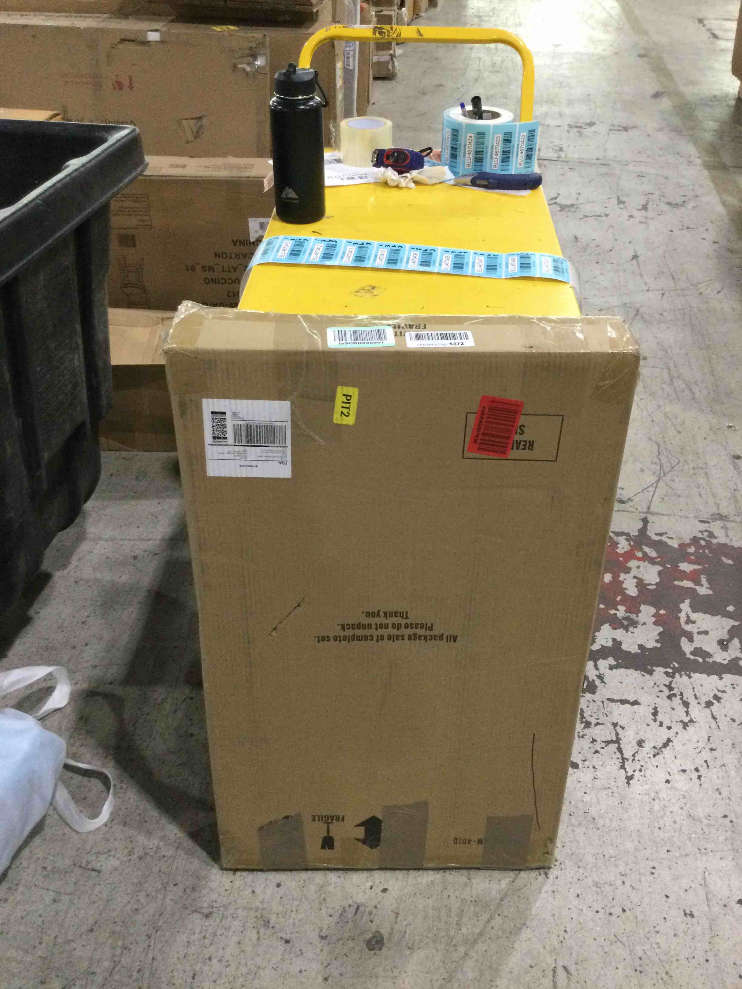 https://s3.amazonaws.com/lotting-images-prod/bidfta/BLU4670405_1685470770879.jpeg