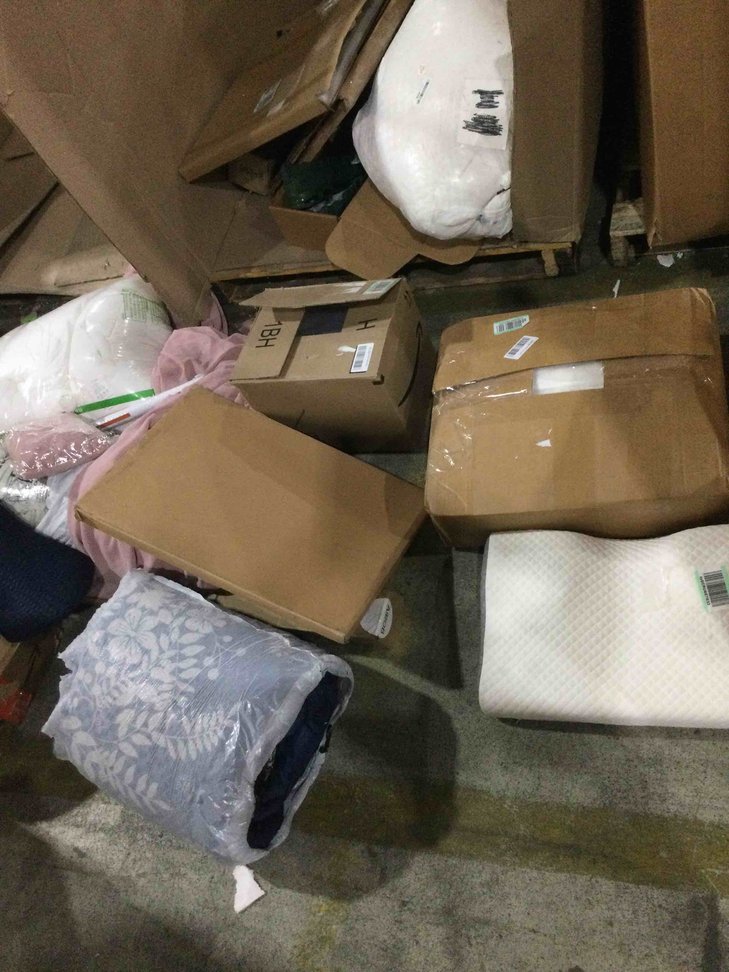 https://s3.amazonaws.com/lotting-images-prod/bidfta/BLU4671686_1686060159892.jpeg