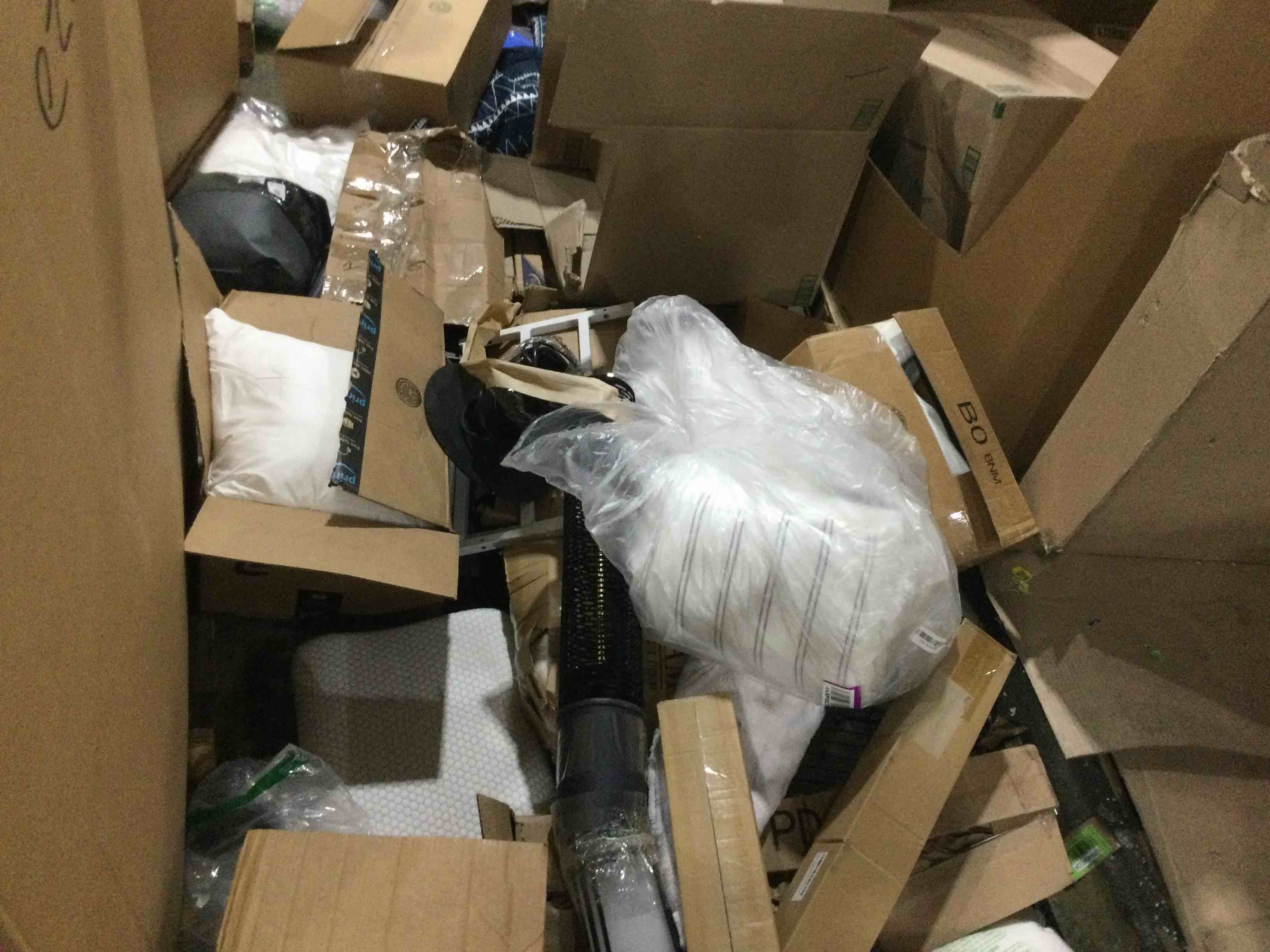 https://s3.amazonaws.com/lotting-images-prod/bidfta/BLU4671686_1686060165741.jpeg