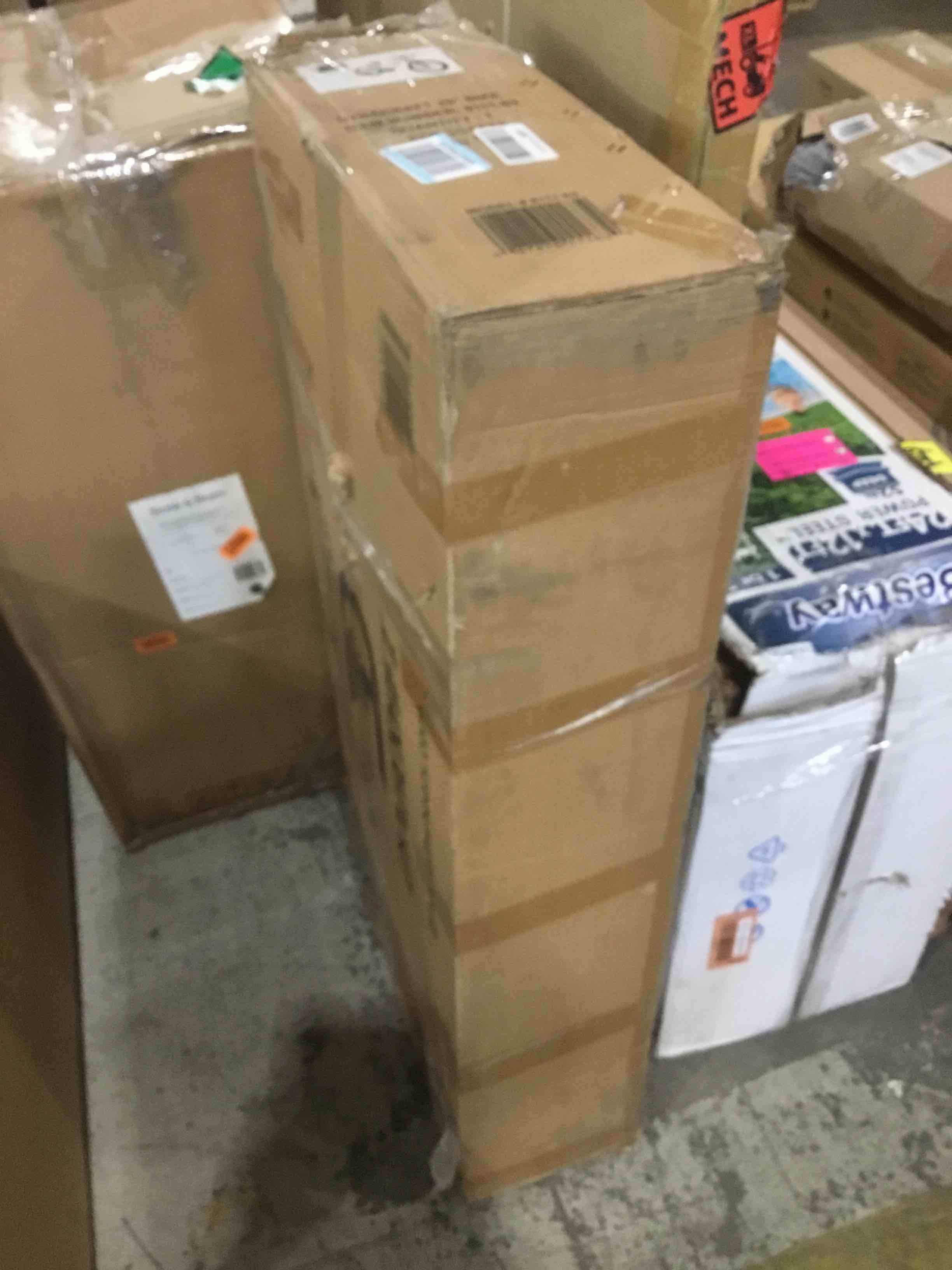 https://s3.amazonaws.com/lotting-images-prod/bidfta/BLU4672665_1686835975061.jpeg