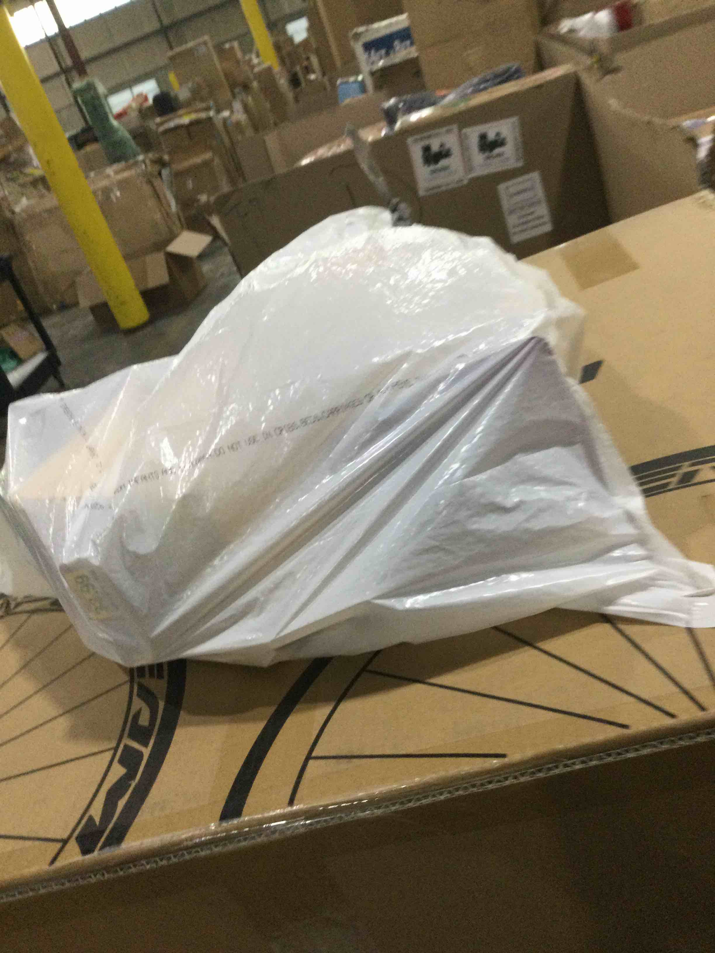 https://s3.amazonaws.com/lotting-images-prod/bidfta/BLU4675385_1690912919054.jpeg
