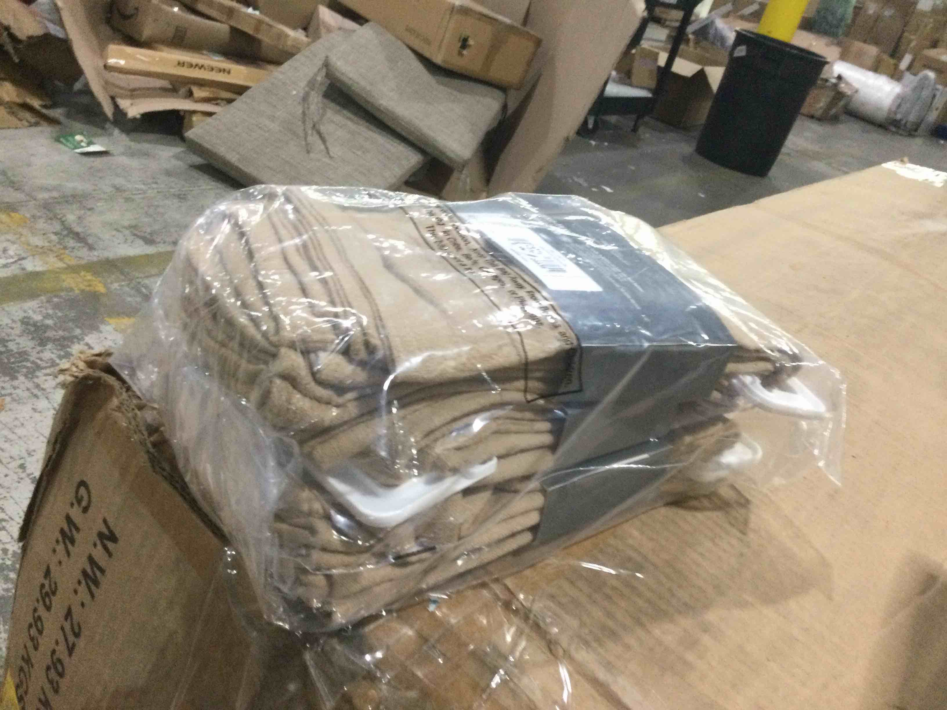 https://s3.amazonaws.com/lotting-images-prod/bidfta/BLU4675435_1690899179956.jpeg