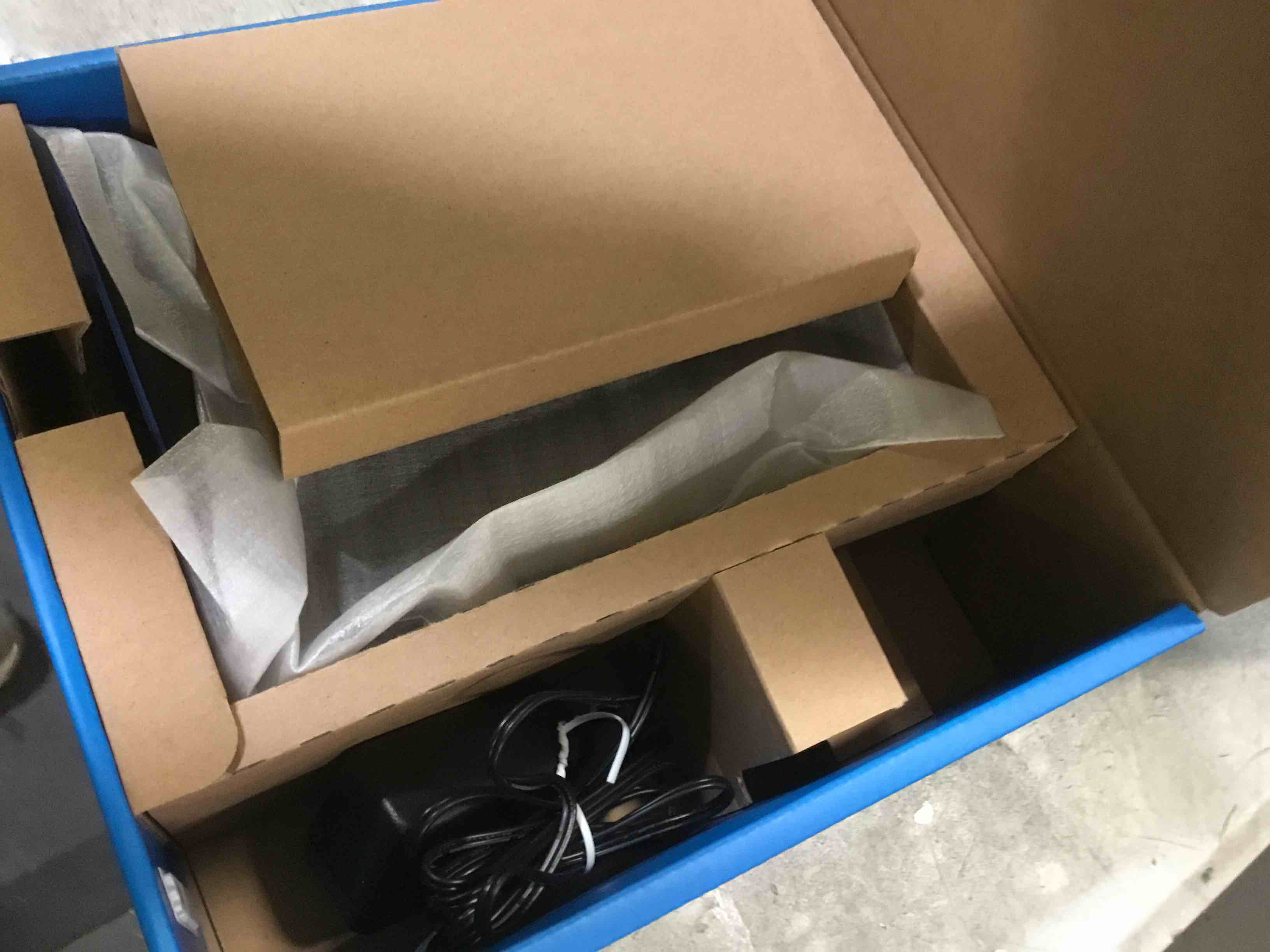 https://s3.amazonaws.com/lotting-images-prod/bidfta/BLU4695786_1678717348488.jpeg