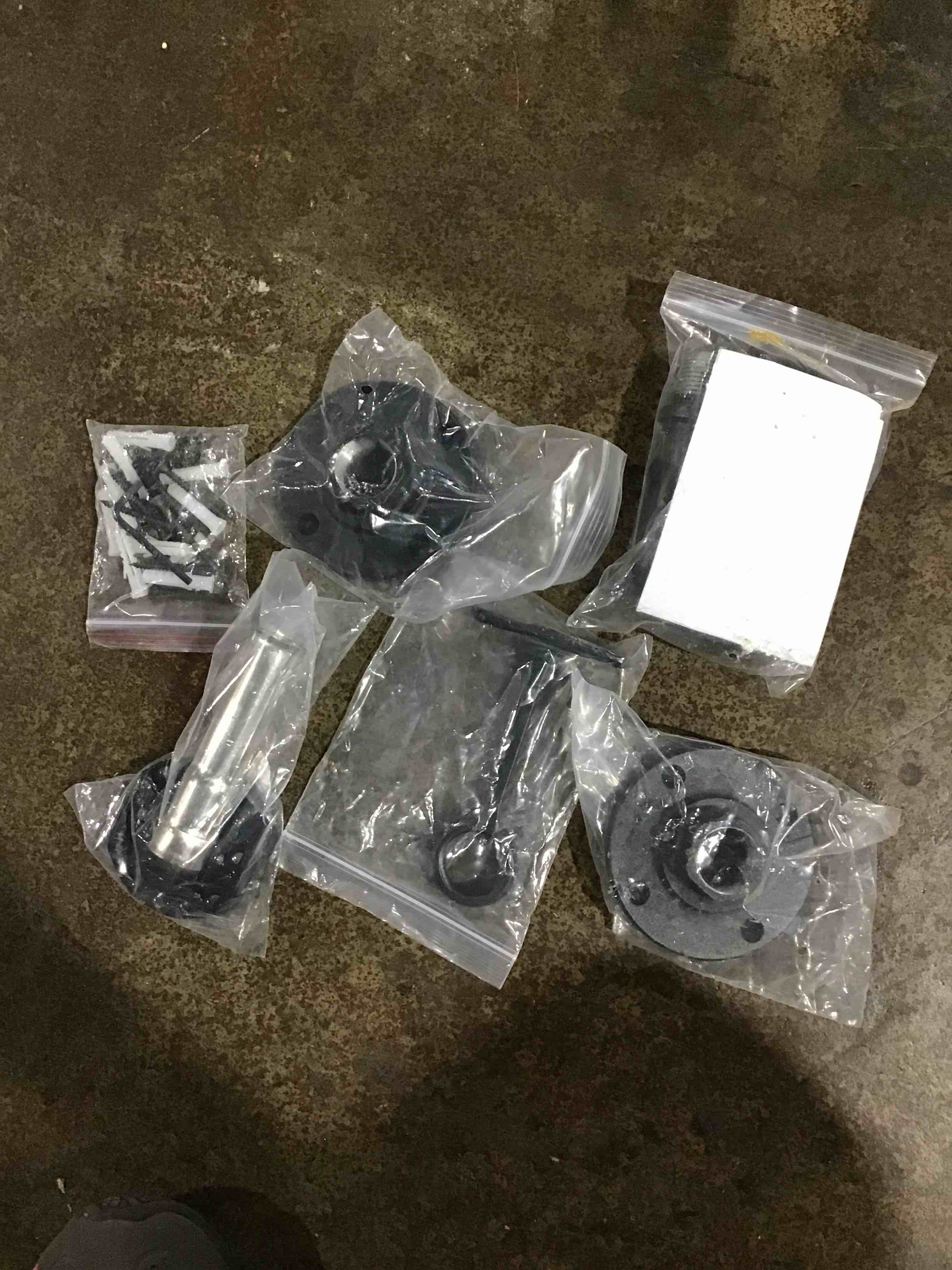 https://s3.amazonaws.com/lotting-images-prod/bidfta/BLU4713900_1682700572107.jpeg