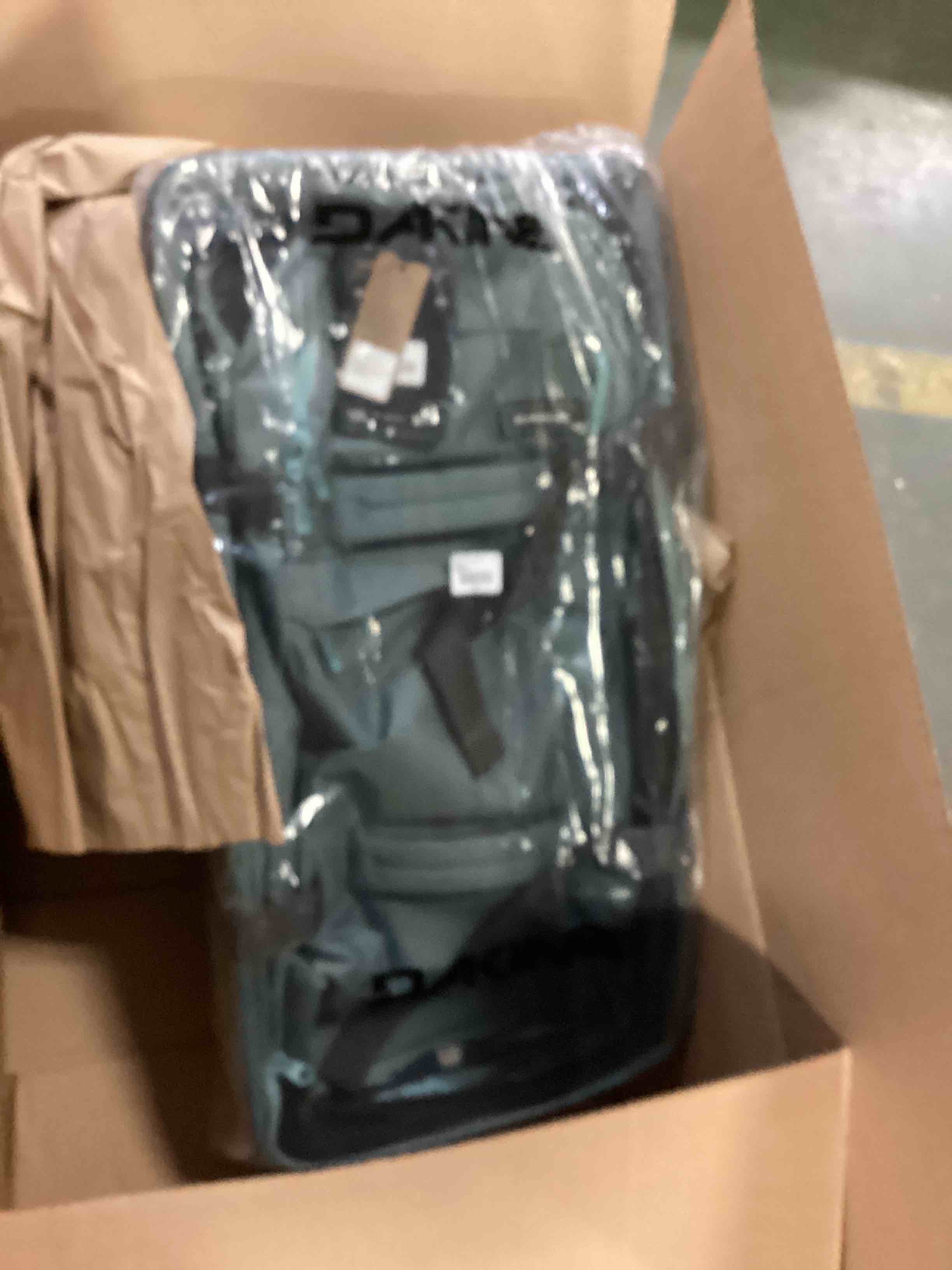 https://s3.amazonaws.com/lotting-images-prod/bidfta/BLU4718822_1681416606978.jpeg