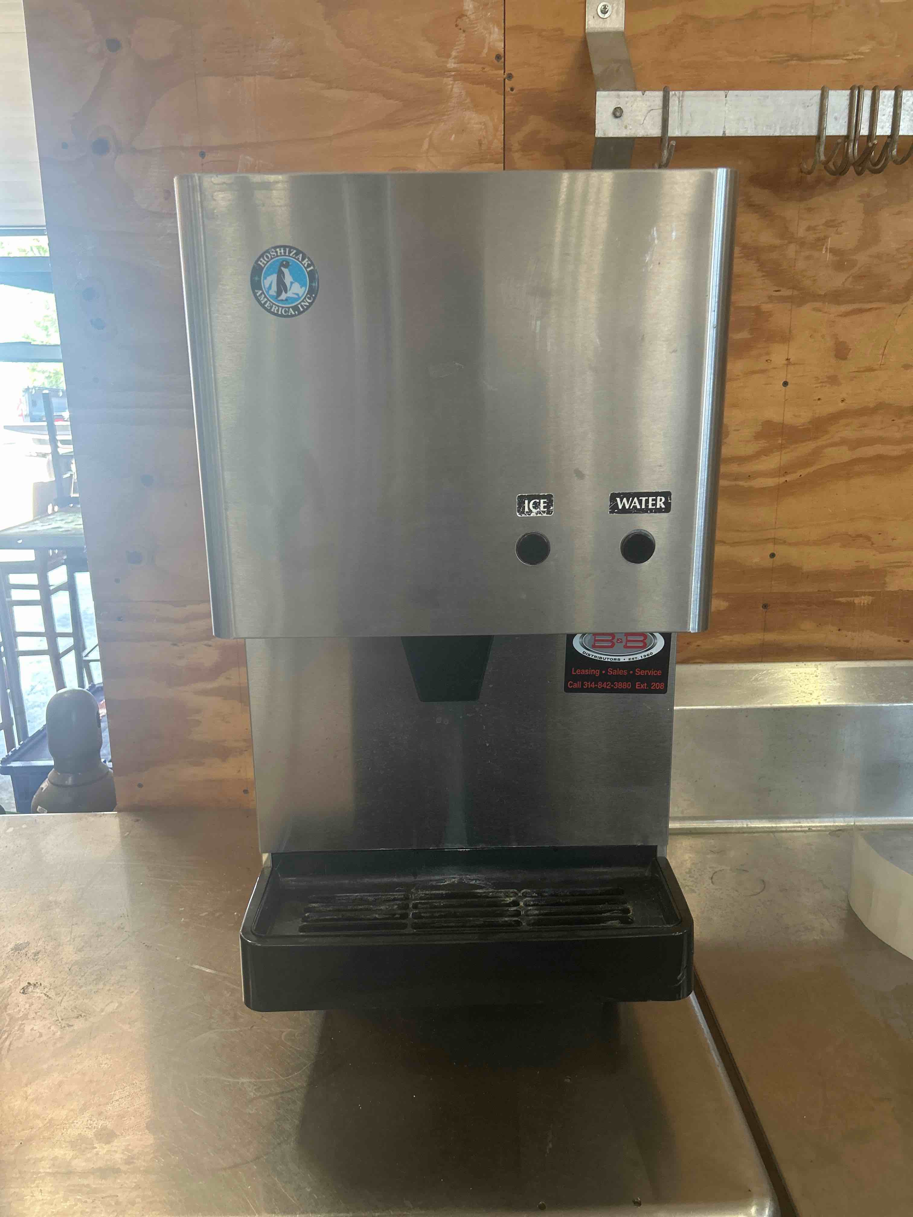 HOSHIZAKI 282 LB STAINLESS STEEL AIR-COOLED TABLETOP ICE MAKER