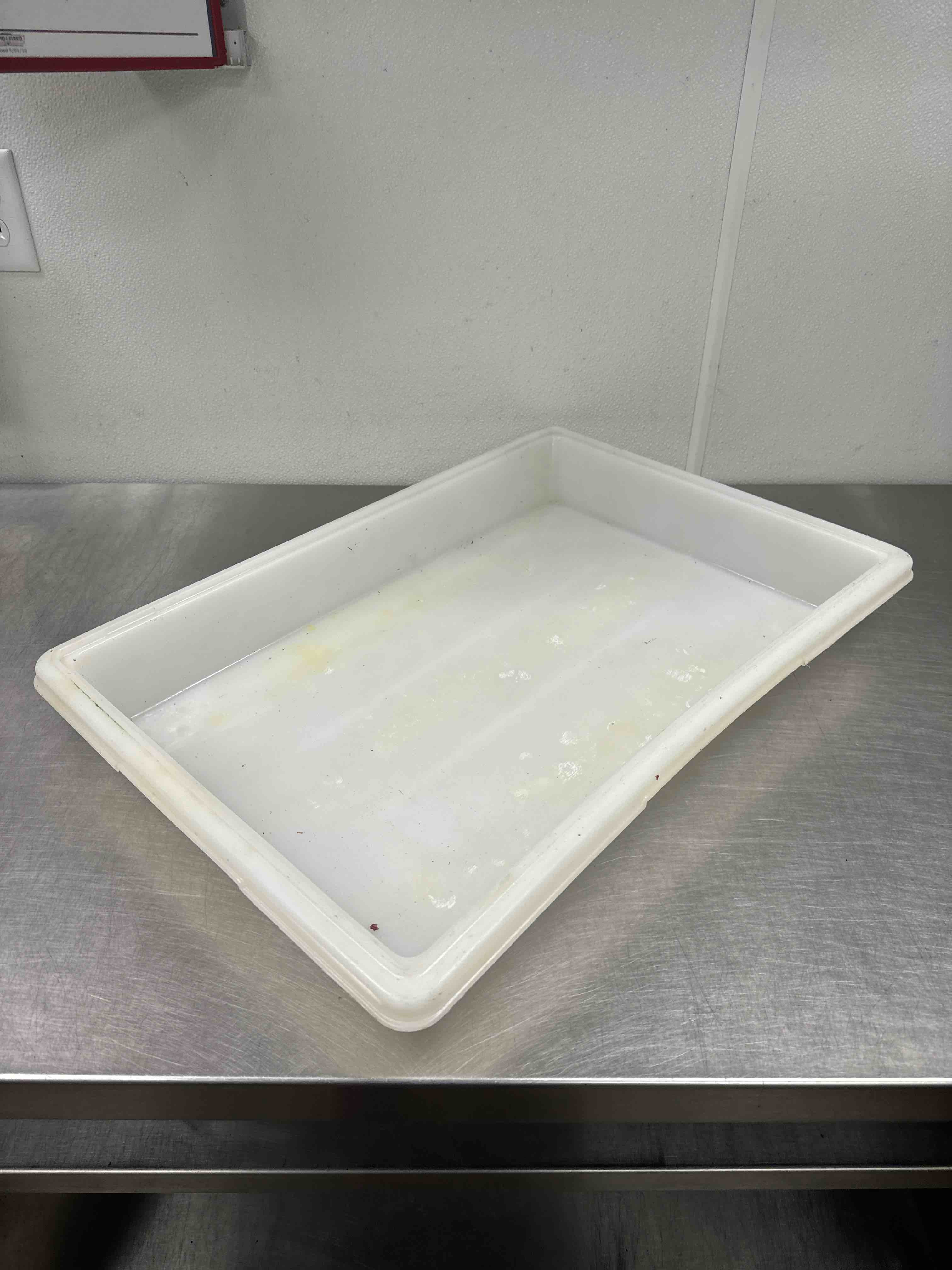 5 GALLON PLASTIC STORAGE CONTAINER 