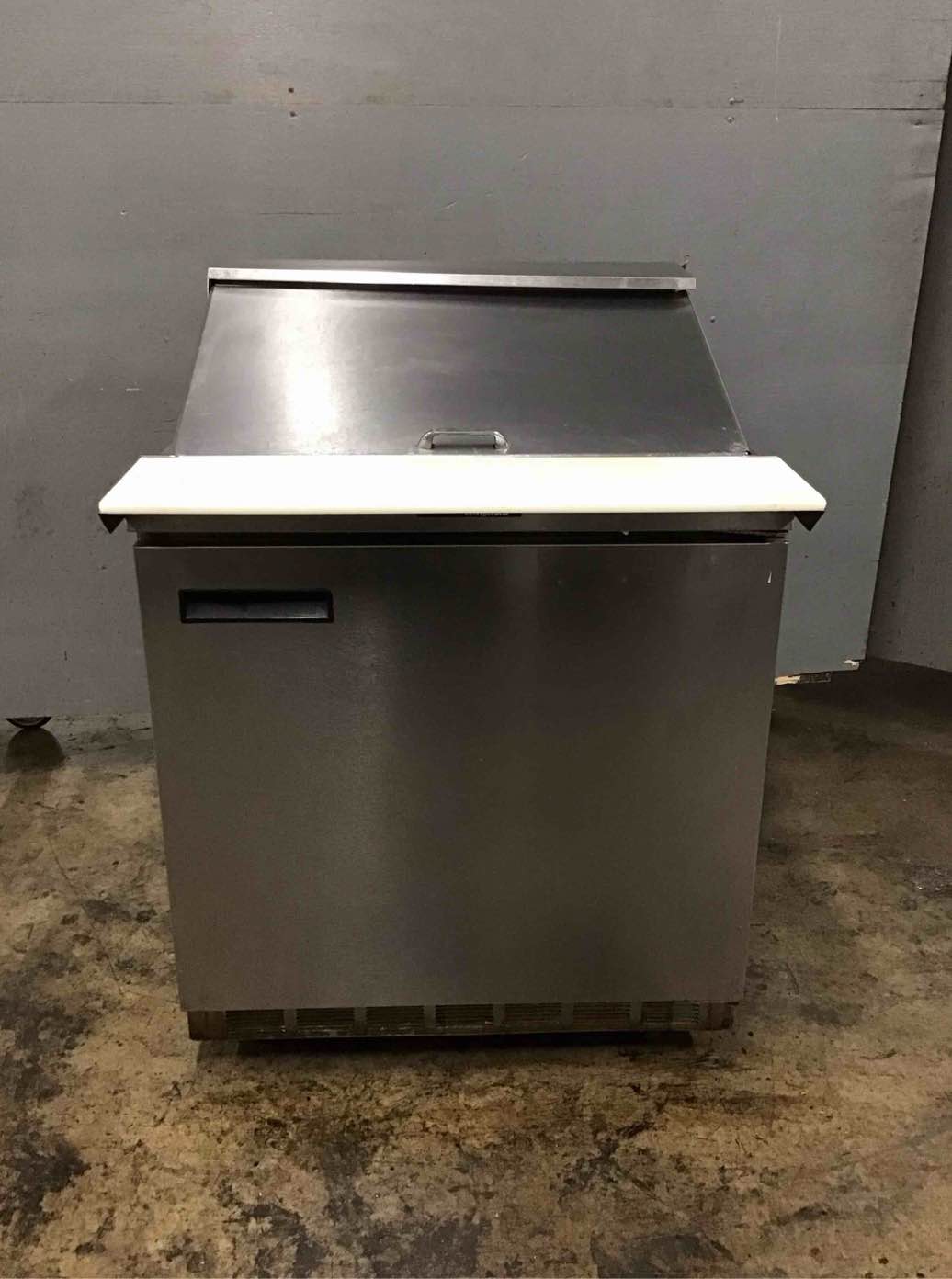 32 Inch Stainless Steel Single Door Refrigerated Sandwich/Salad Prep Table On Caster