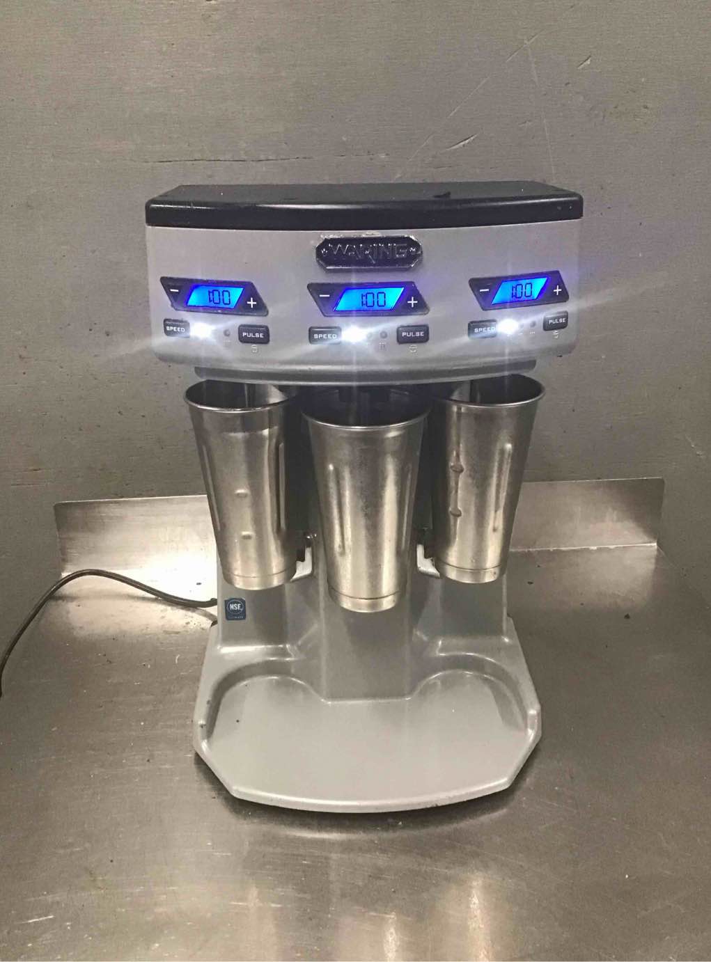 Waring Heavy-Duty Triple-Spindle Drink Mixer With Timer