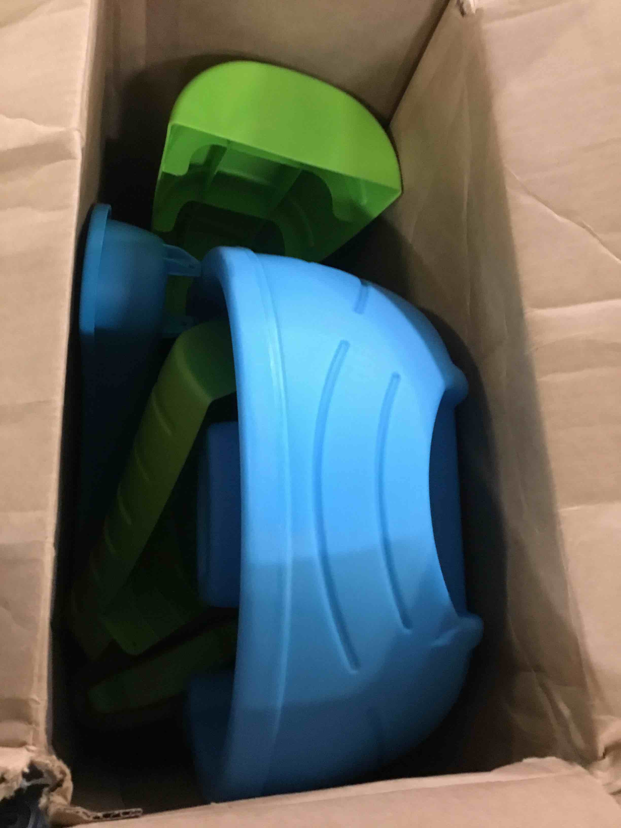 https://s3.amazonaws.com/lotting-images-prod/bidfta/BLU4756789_1682607321372.jpeg