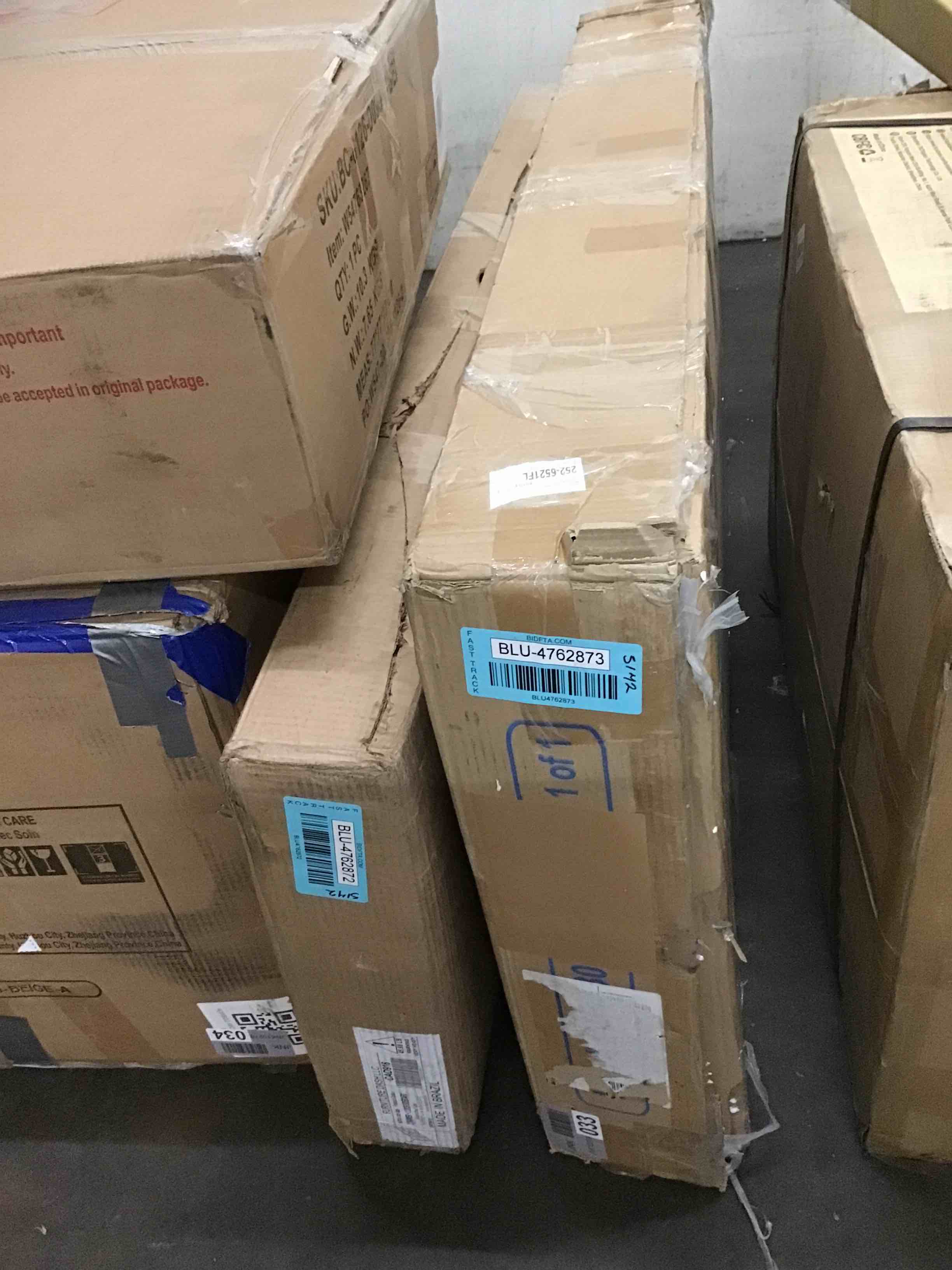 https://s3.amazonaws.com/lotting-images-prod/bidfta/BLU4762873_1695751277845.jpeg