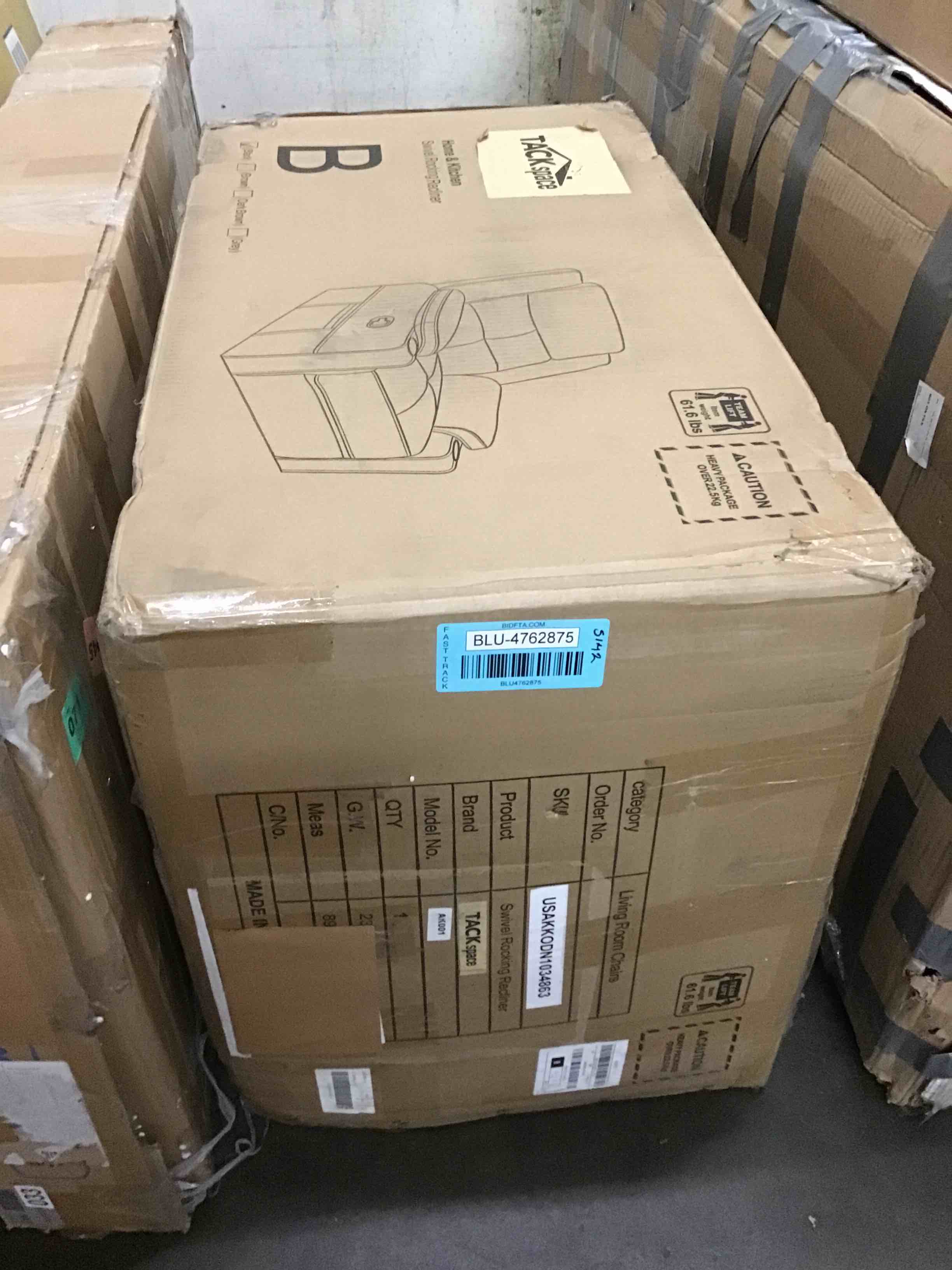 https://s3.amazonaws.com/lotting-images-prod/bidfta/BLU4762875_1695753739547.jpeg