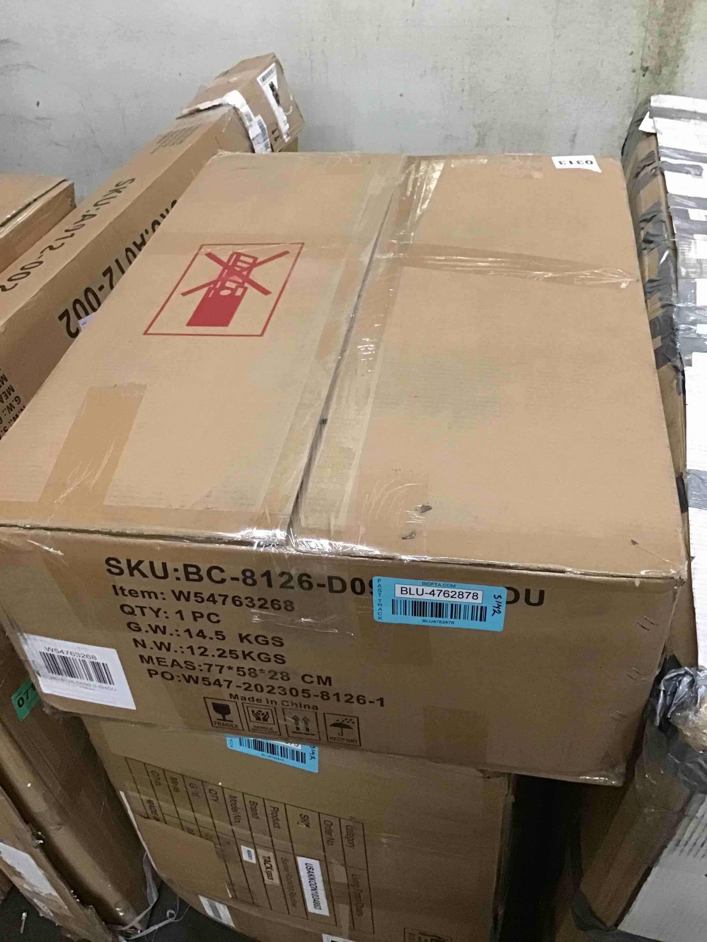 https://s3.amazonaws.com/lotting-images-prod/bidfta/BLU4762878_1695755245322.jpeg