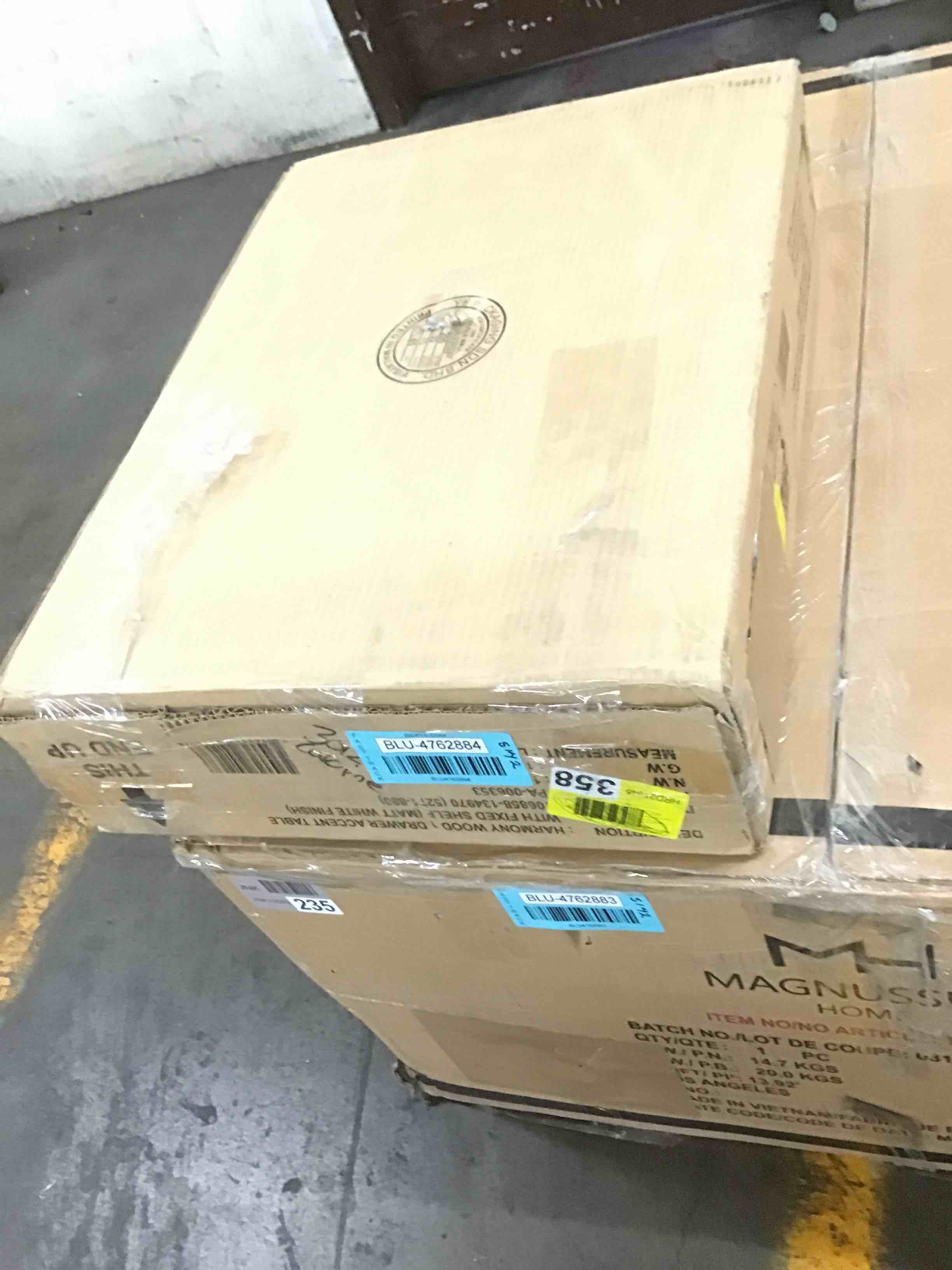 https://s3.amazonaws.com/lotting-images-prod/bidfta/BLU4762884_1695763055963.jpeg