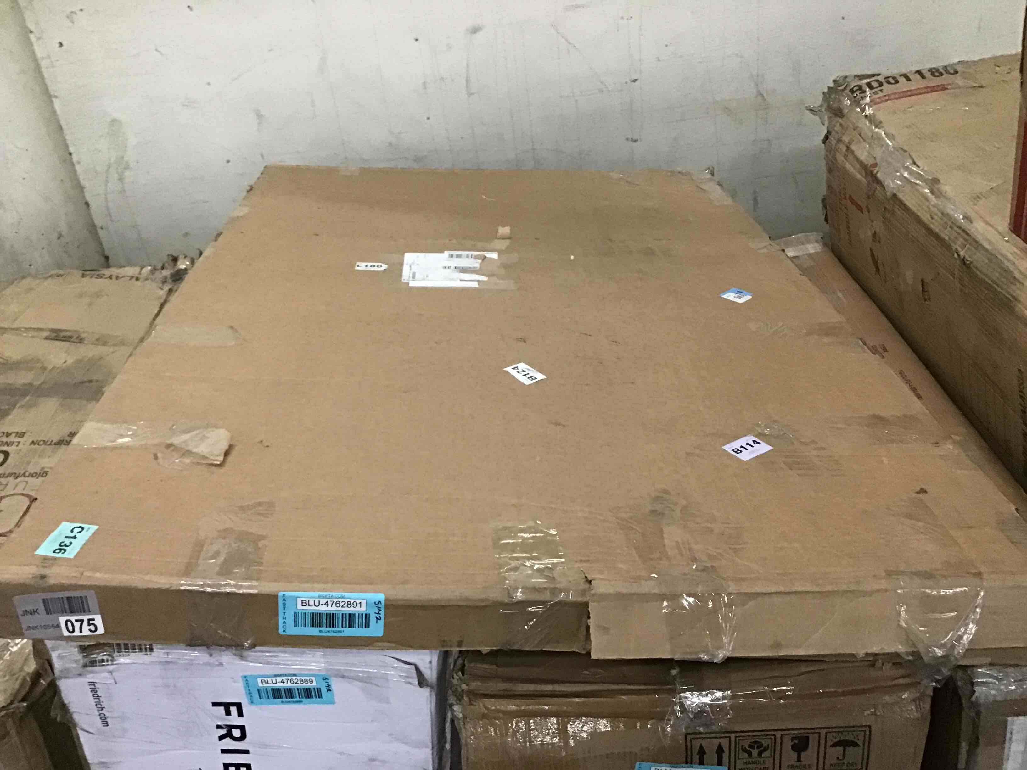 https://s3.amazonaws.com/lotting-images-prod/bidfta/BLU4762891_1695907901297.jpeg