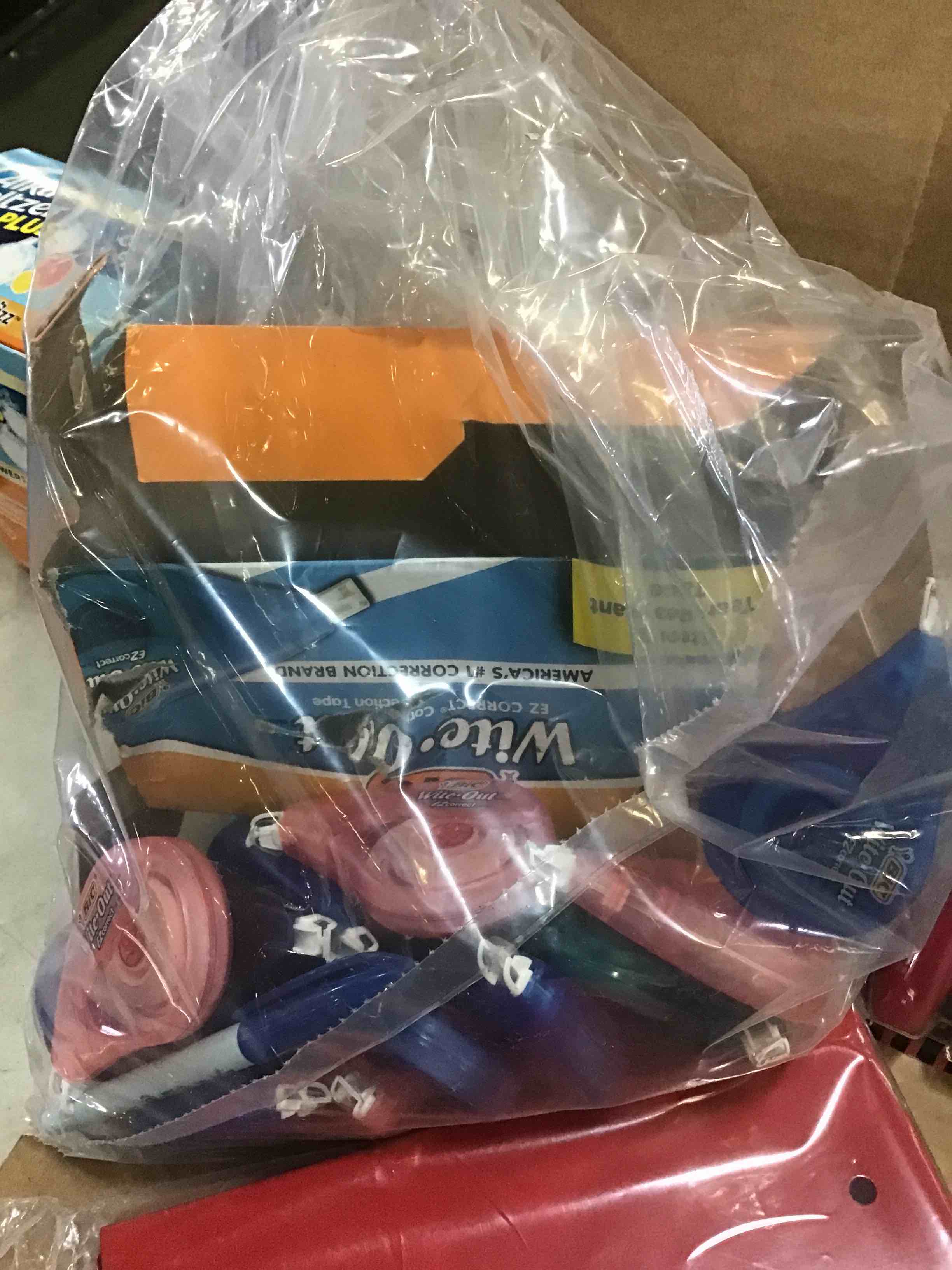 https://s3.amazonaws.com/lotting-images-prod/bidfta/BLU4769279_1683231473818.jpeg