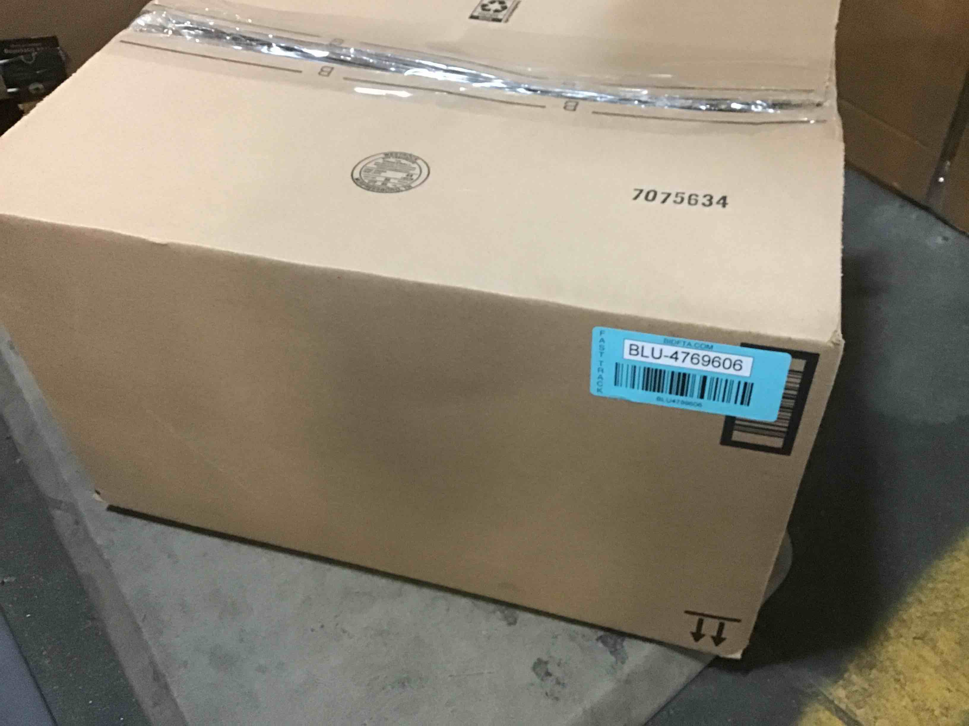 https://s3.amazonaws.com/lotting-images-prod/bidfta/BLU4769606_1683560886842.jpeg