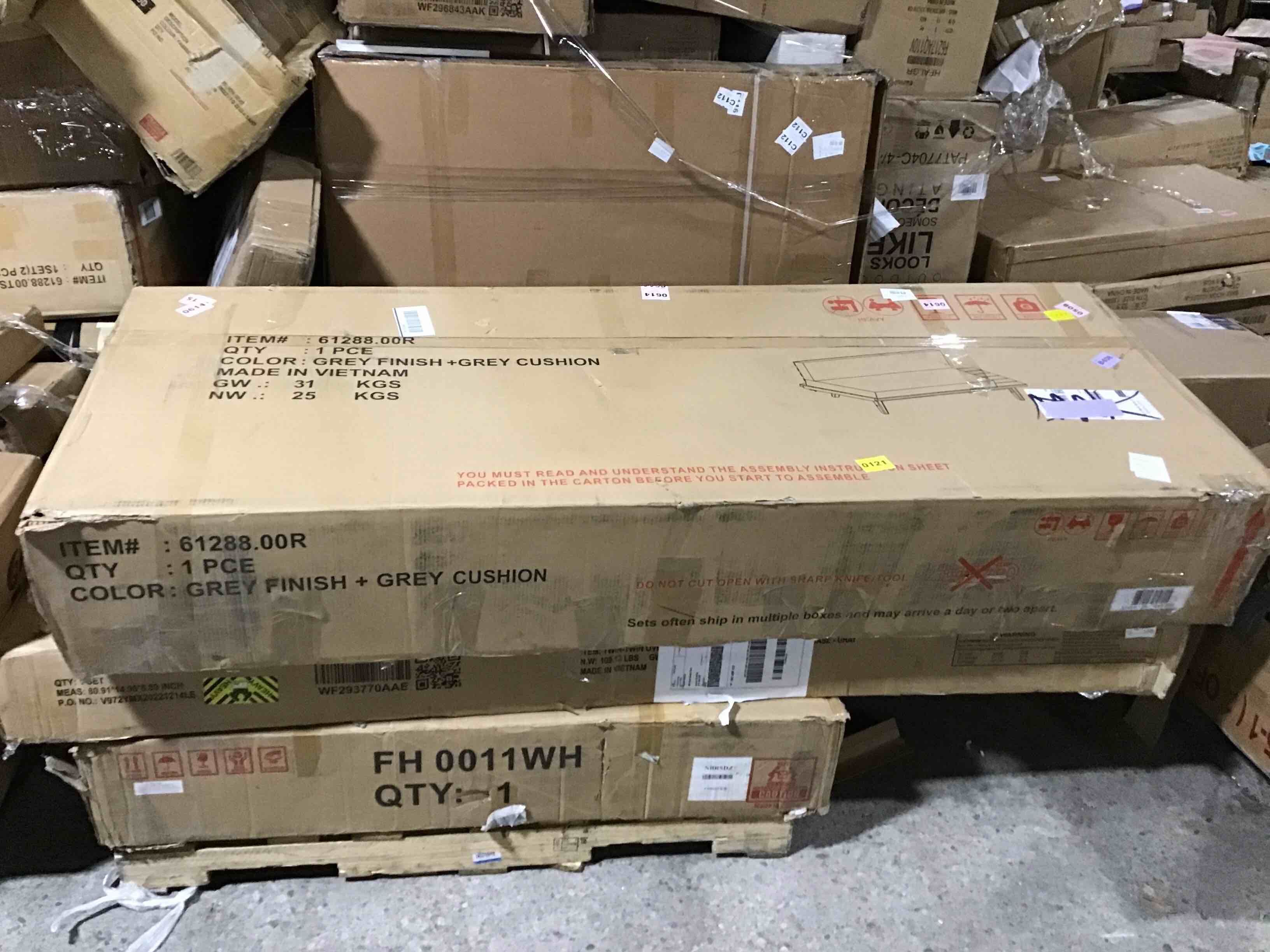https://s3.amazonaws.com/lotting-images-prod/bidfta/BLU4775968_1690573856120.jpeg