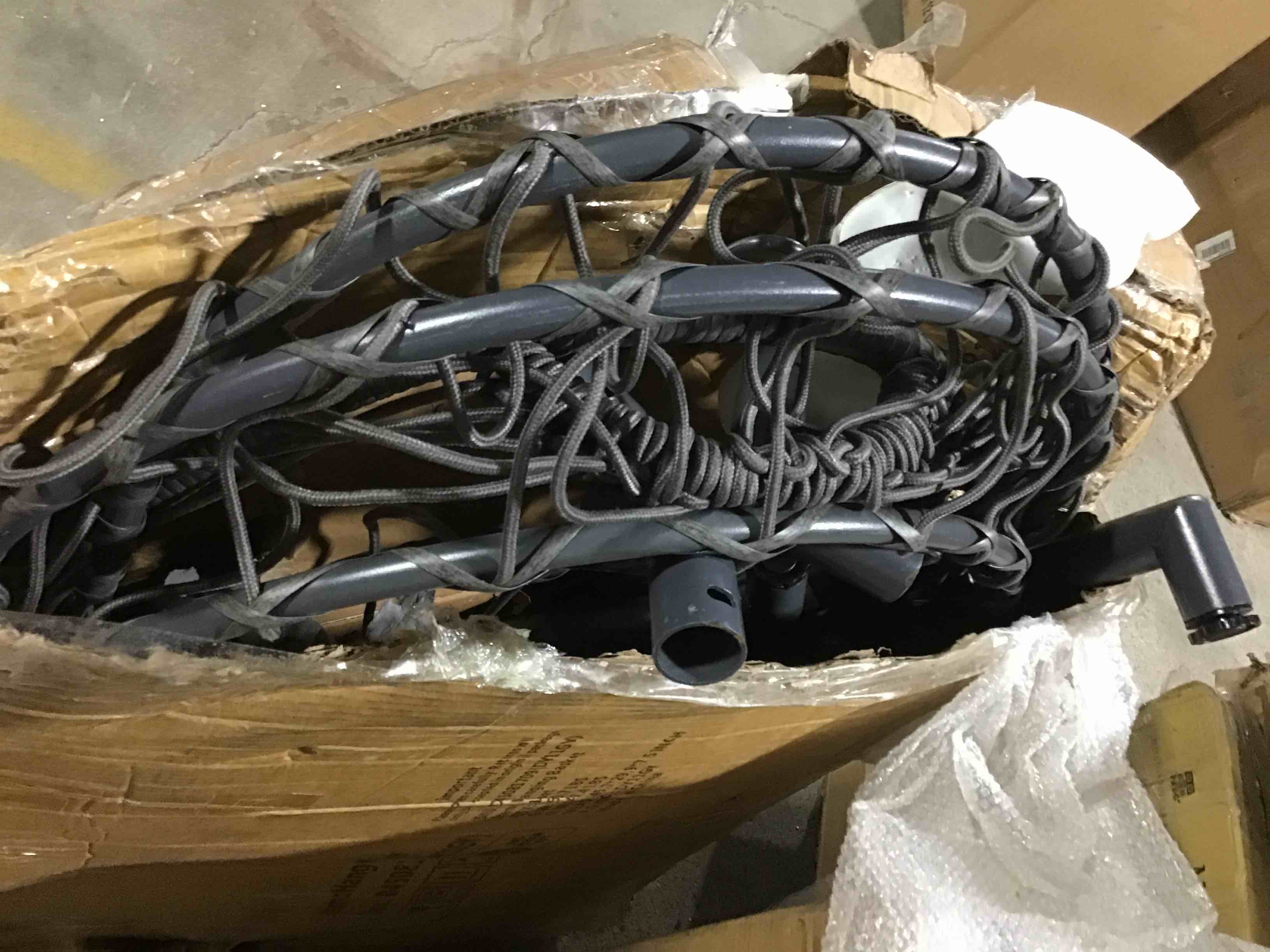 https://s3.amazonaws.com/lotting-images-prod/bidfta/BLU4776531_1687965932245.jpeg