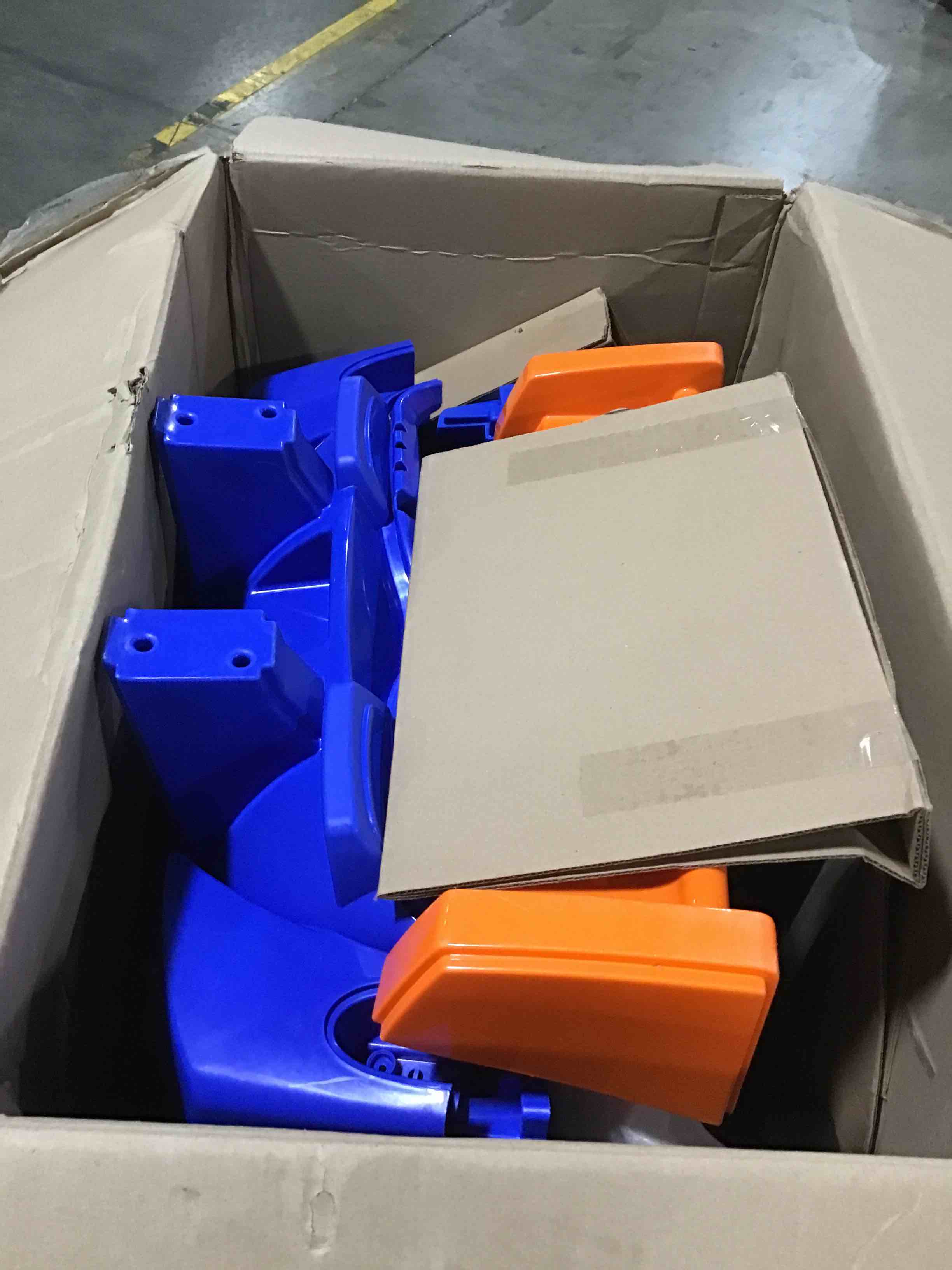 https://s3.amazonaws.com/lotting-images-prod/bidfta/BLU4777396_1692284598581.jpeg