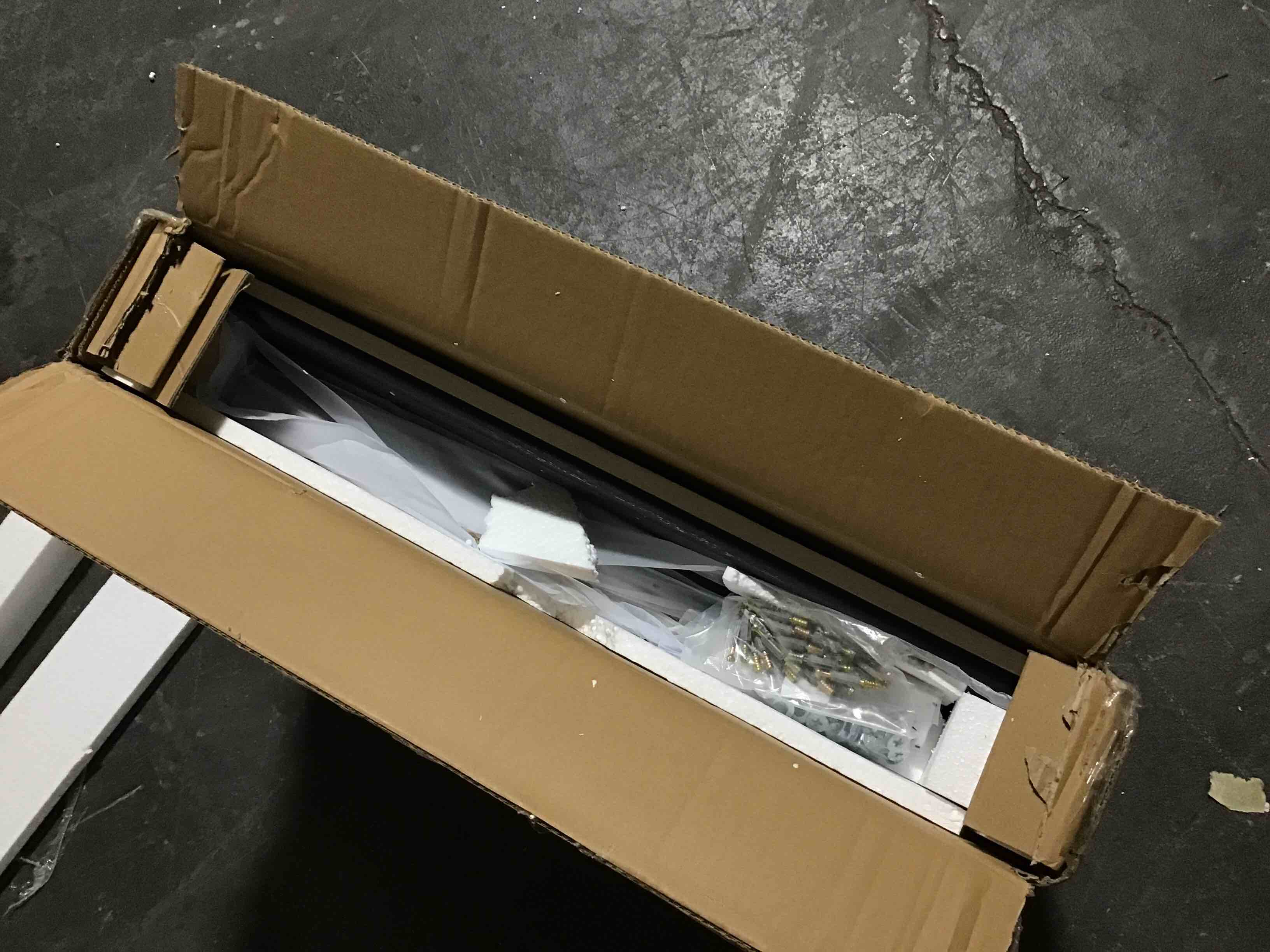 https://s3.amazonaws.com/lotting-images-prod/bidfta/BLU4777491_1692887877436.jpeg
