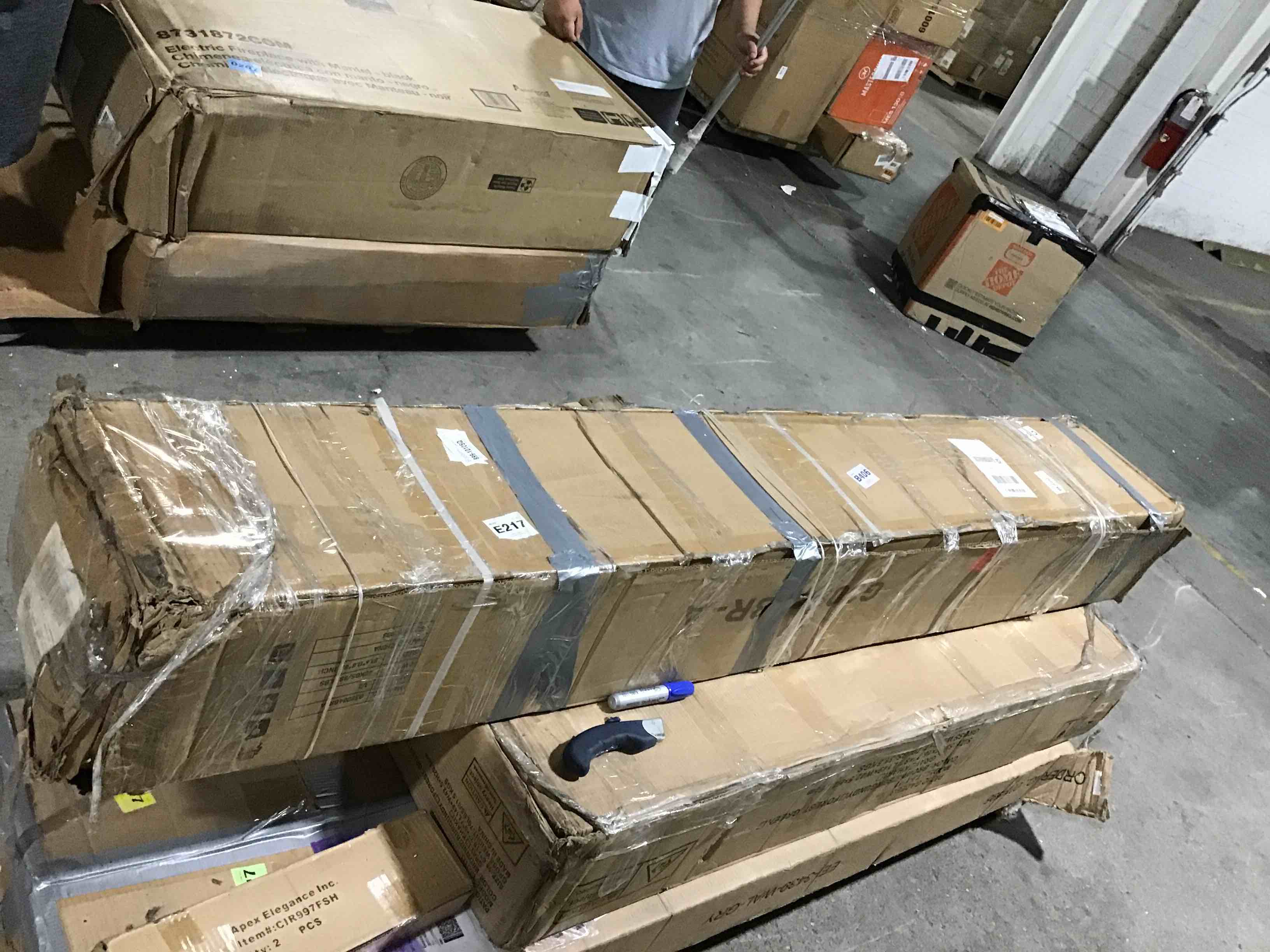 https://s3.amazonaws.com/lotting-images-prod/bidfta/BLU4780568_1689362131652.jpeg