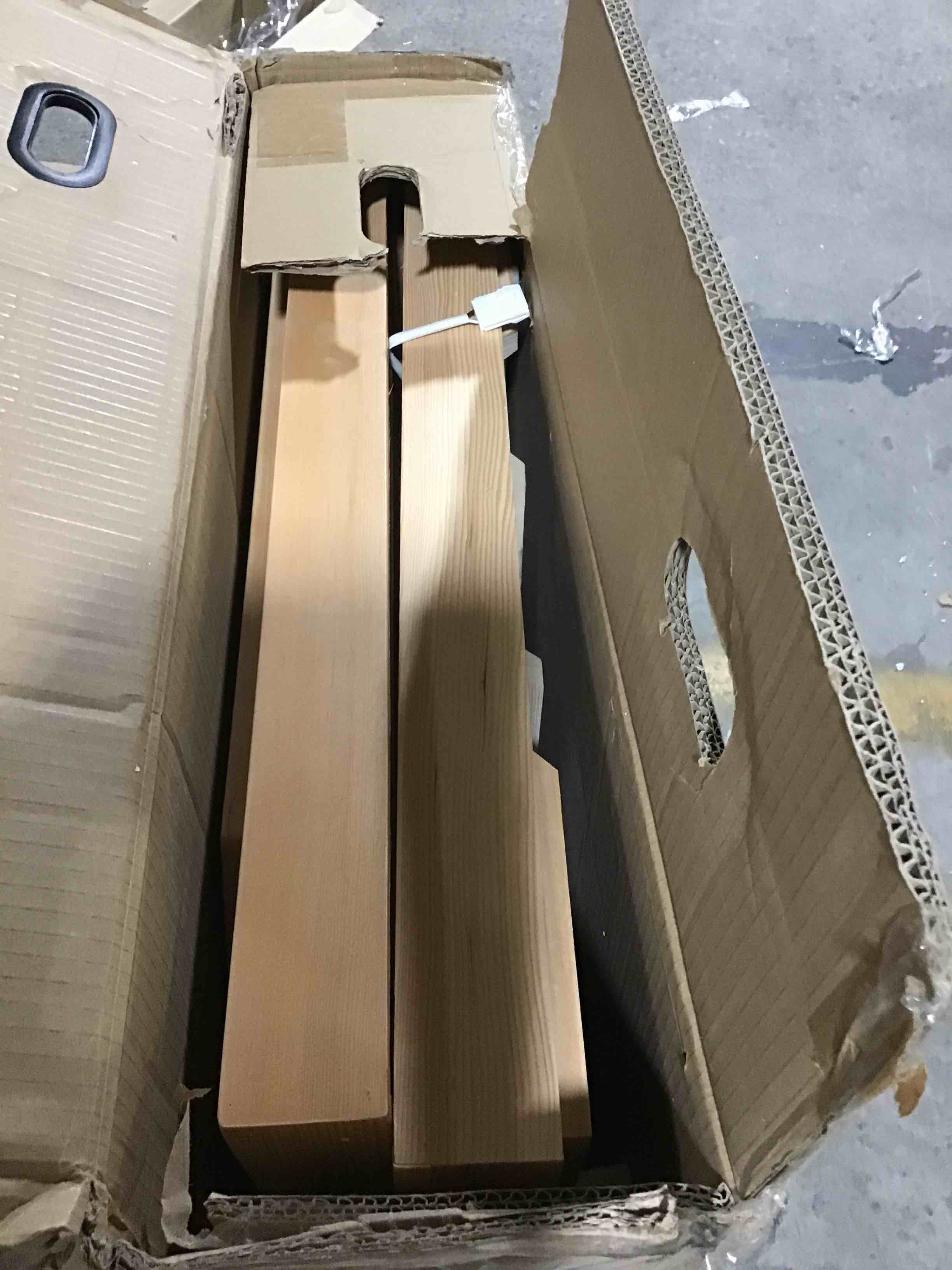 https://s3.amazonaws.com/lotting-images-prod/bidfta/BLU4780573_1689360690471.jpeg