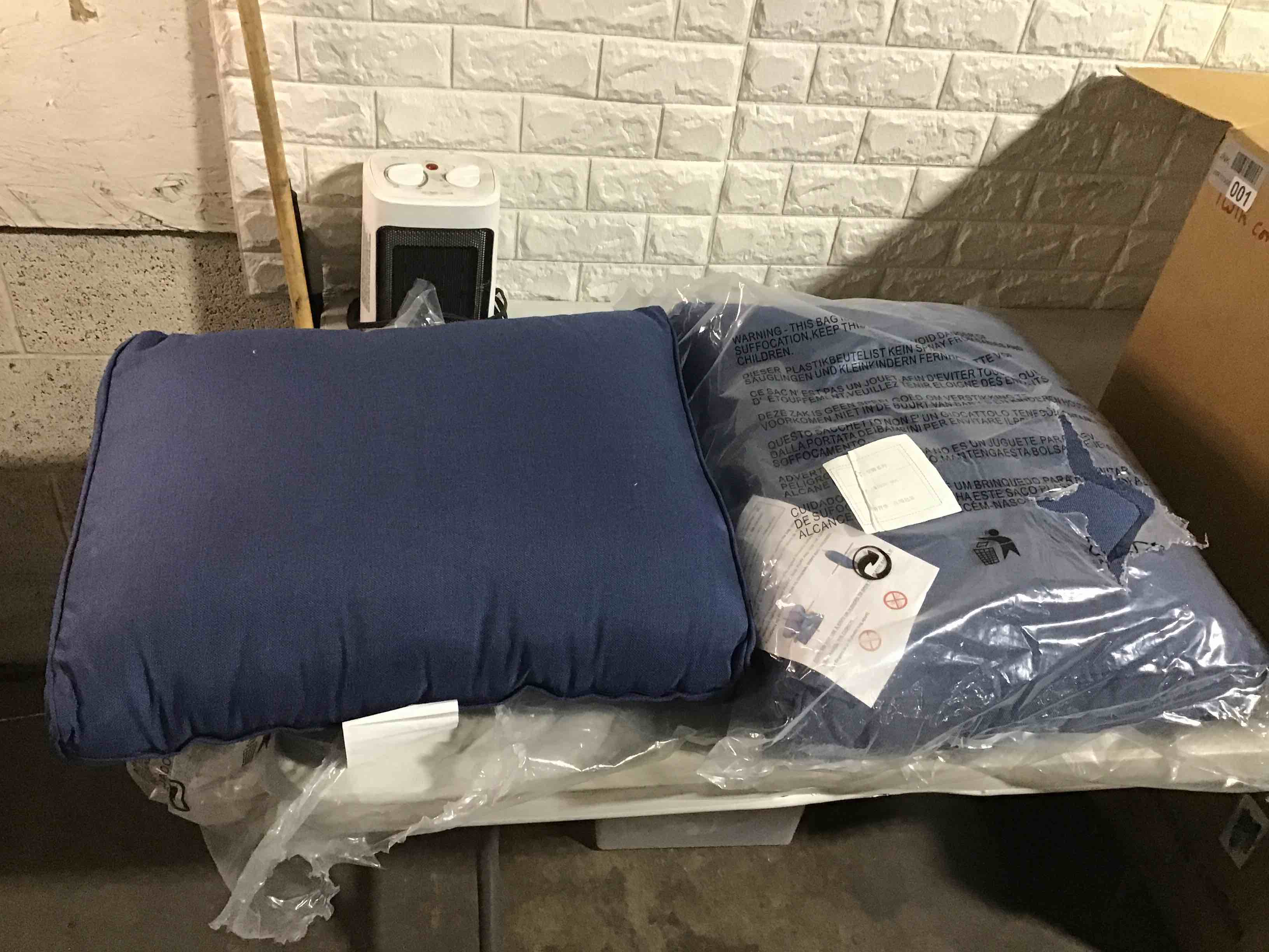 https://s3.amazonaws.com/lotting-images-prod/bidfta/BLU4780863_1689682751657.jpeg