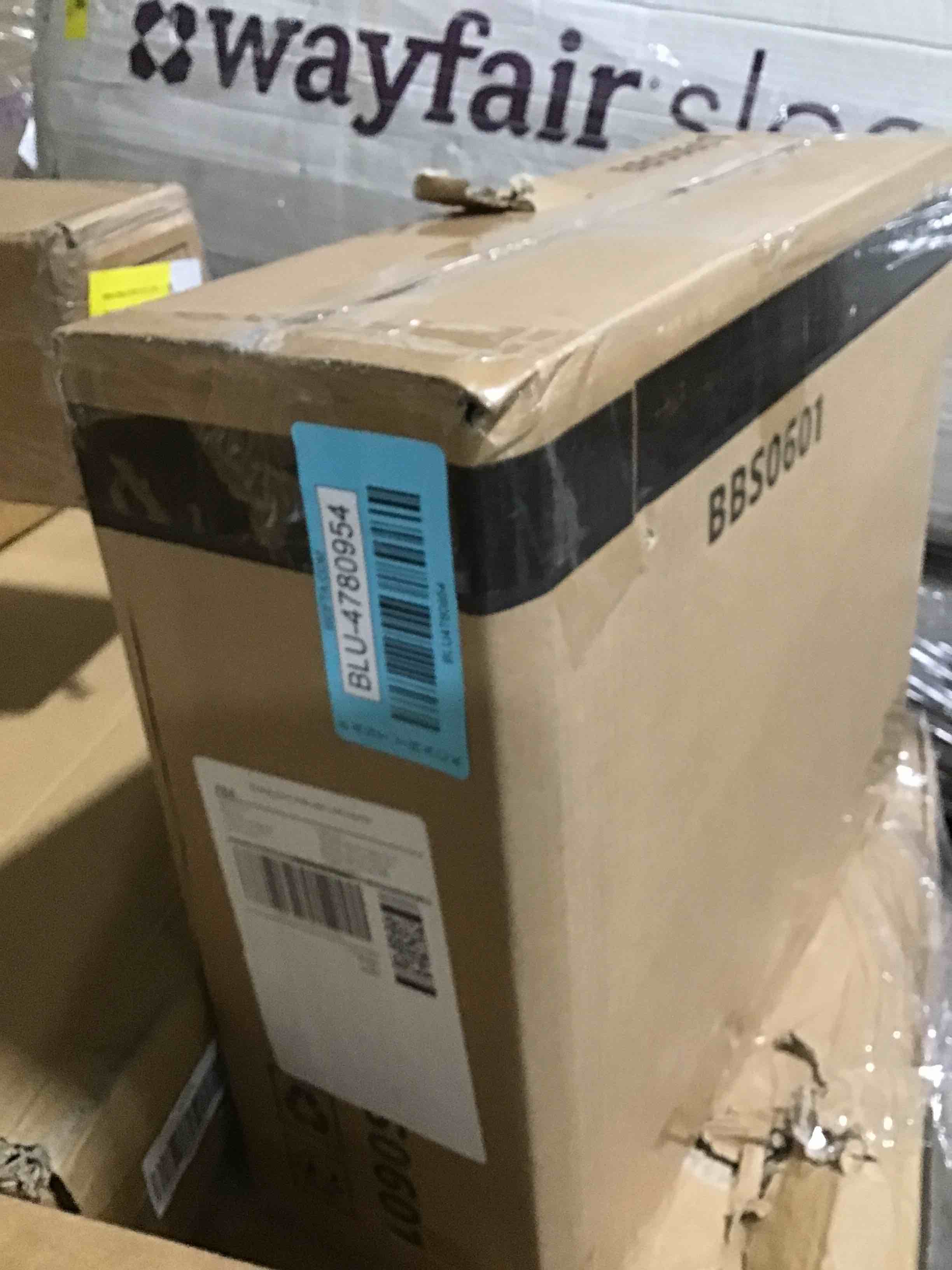 https://s3.amazonaws.com/lotting-images-prod/bidfta/BLU4780954_1687435946572.jpeg