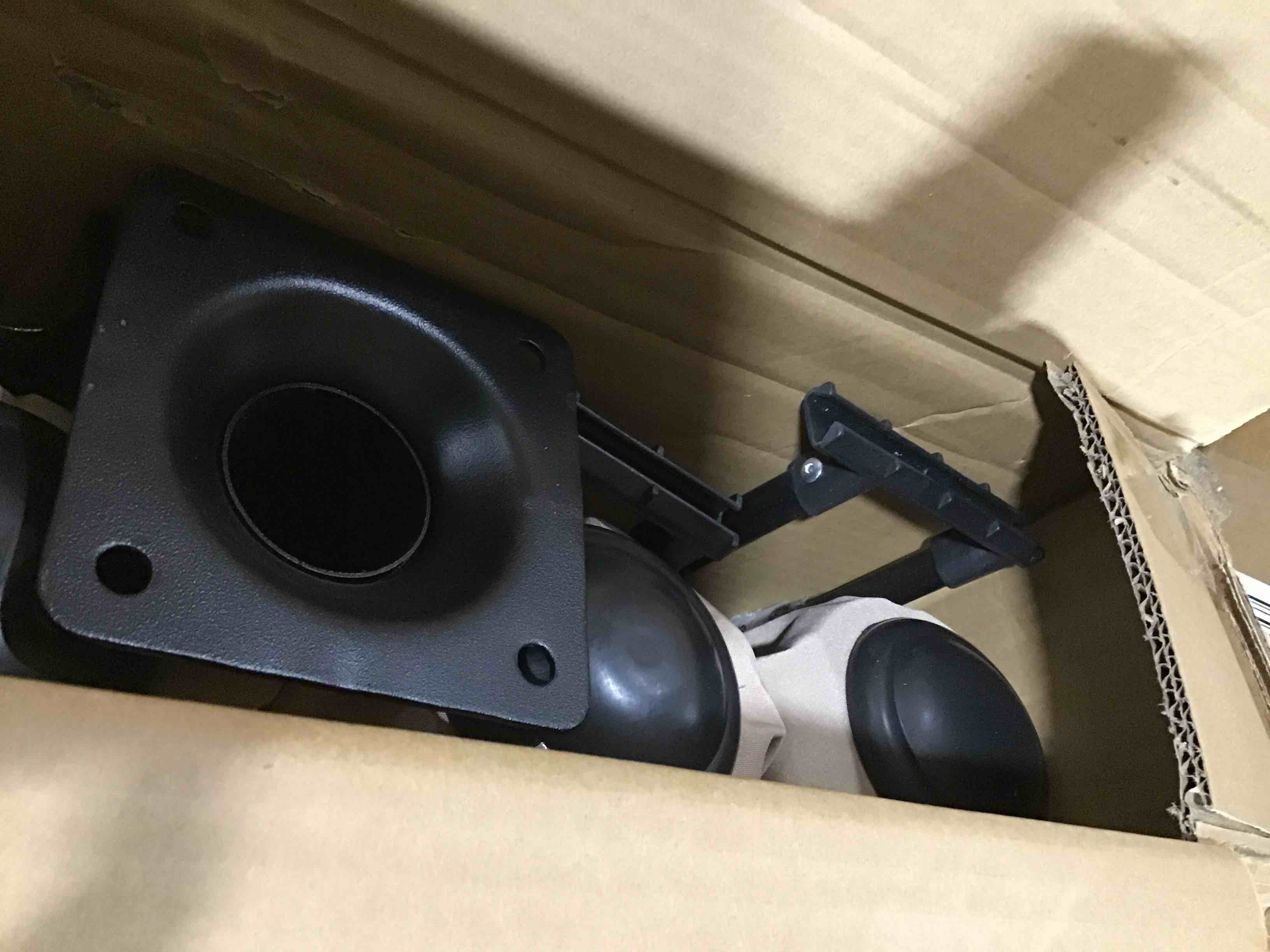 https://s3.amazonaws.com/lotting-images-prod/bidfta/BLU4781383_1687887700737.jpeg