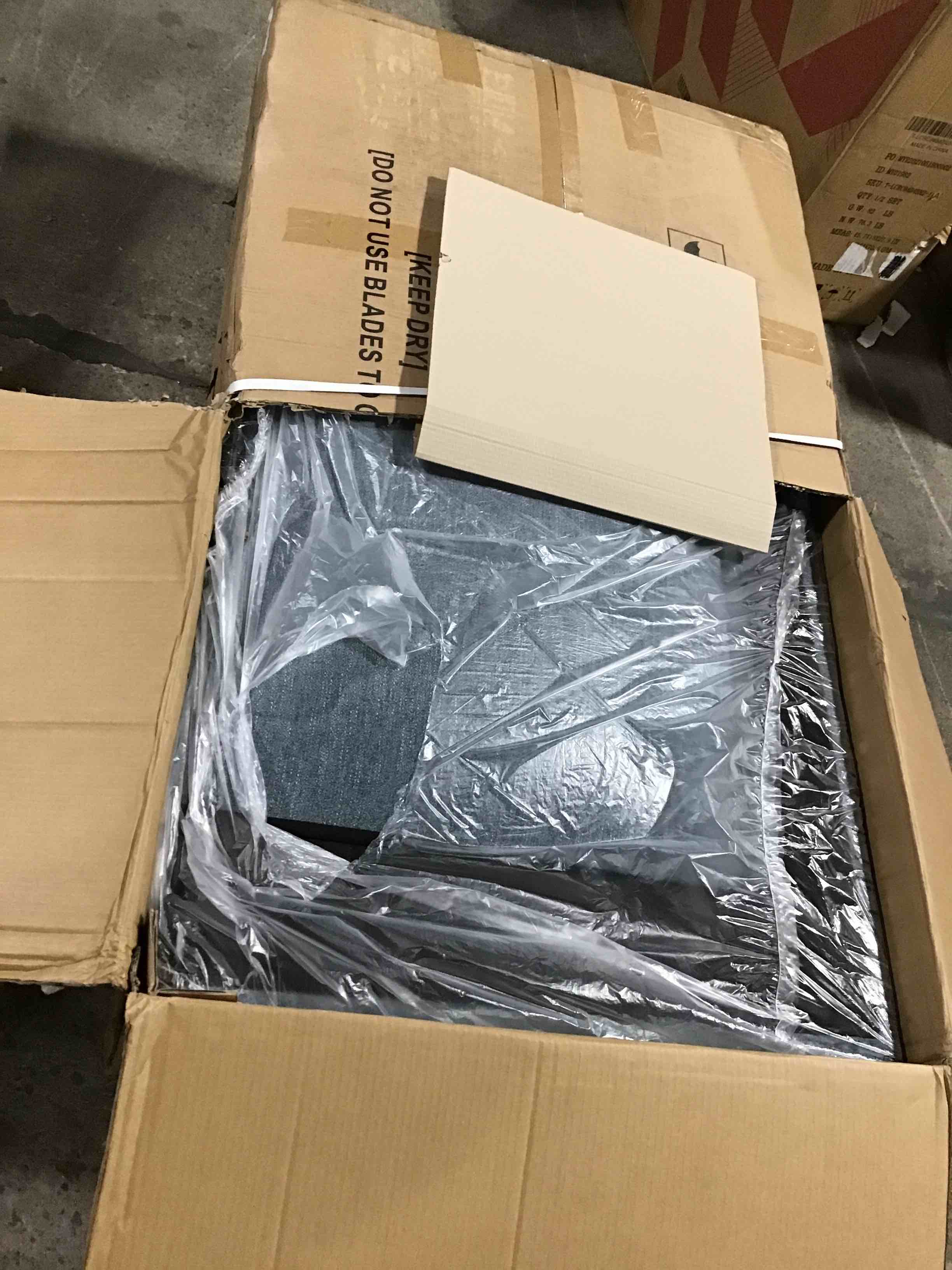 https://s3.amazonaws.com/lotting-images-prod/bidfta/BLU4782868_1690900529779.jpeg