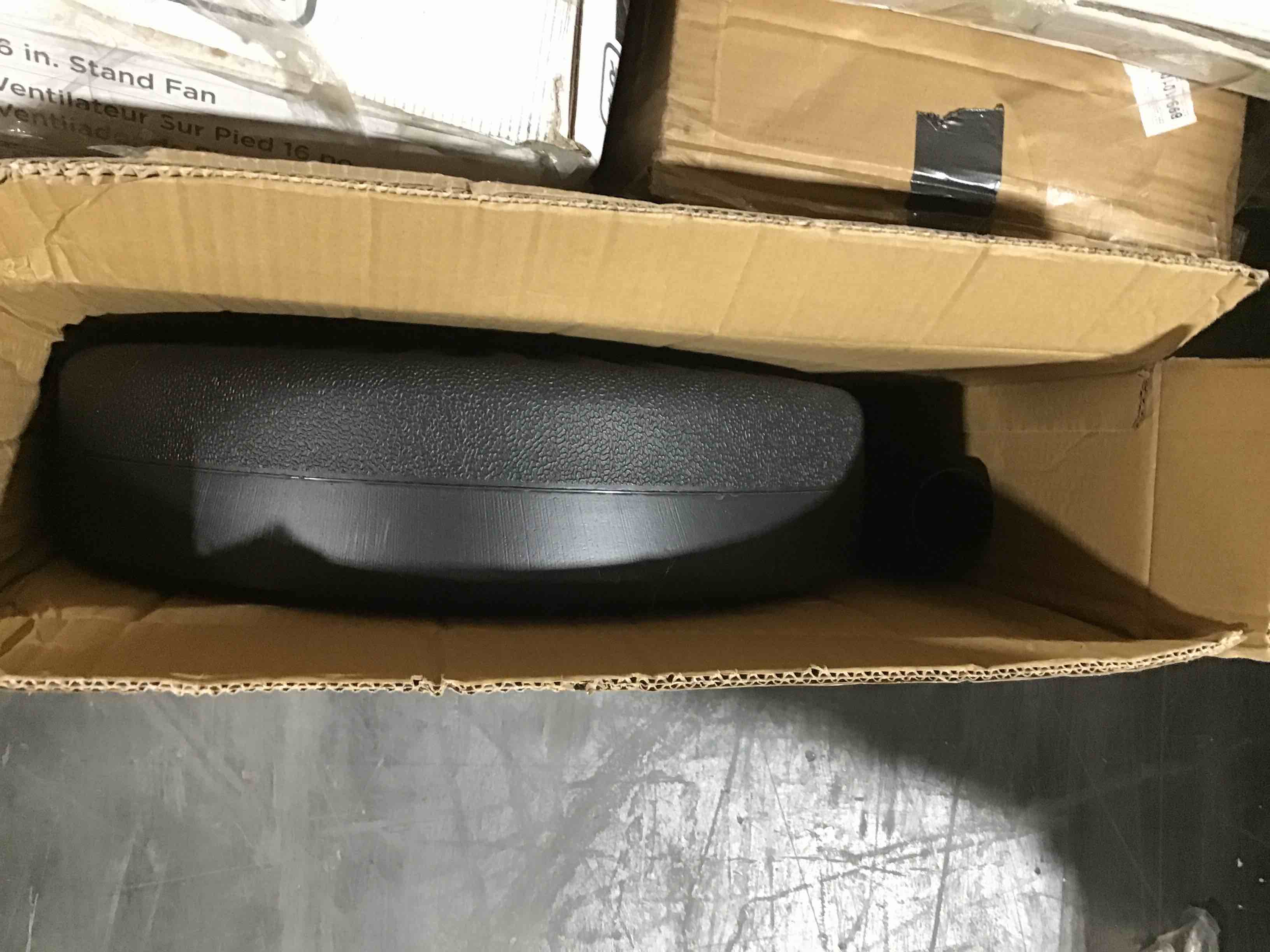 https://s3.amazonaws.com/lotting-images-prod/bidfta/BLU4783725_1695064357999.jpeg